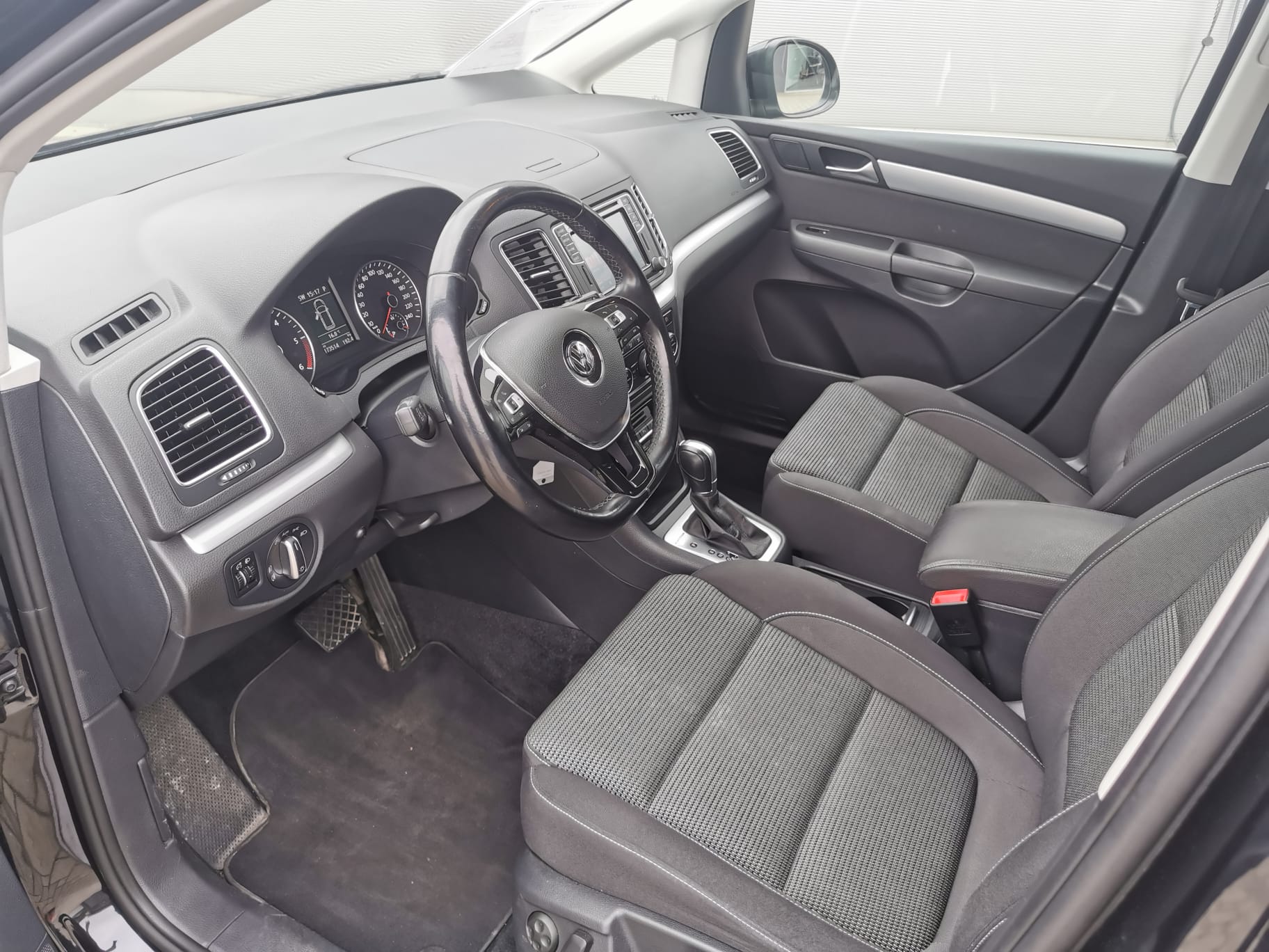 VW Sharan 2.0 TDI SCR Comfortline DSG 4m-image-2