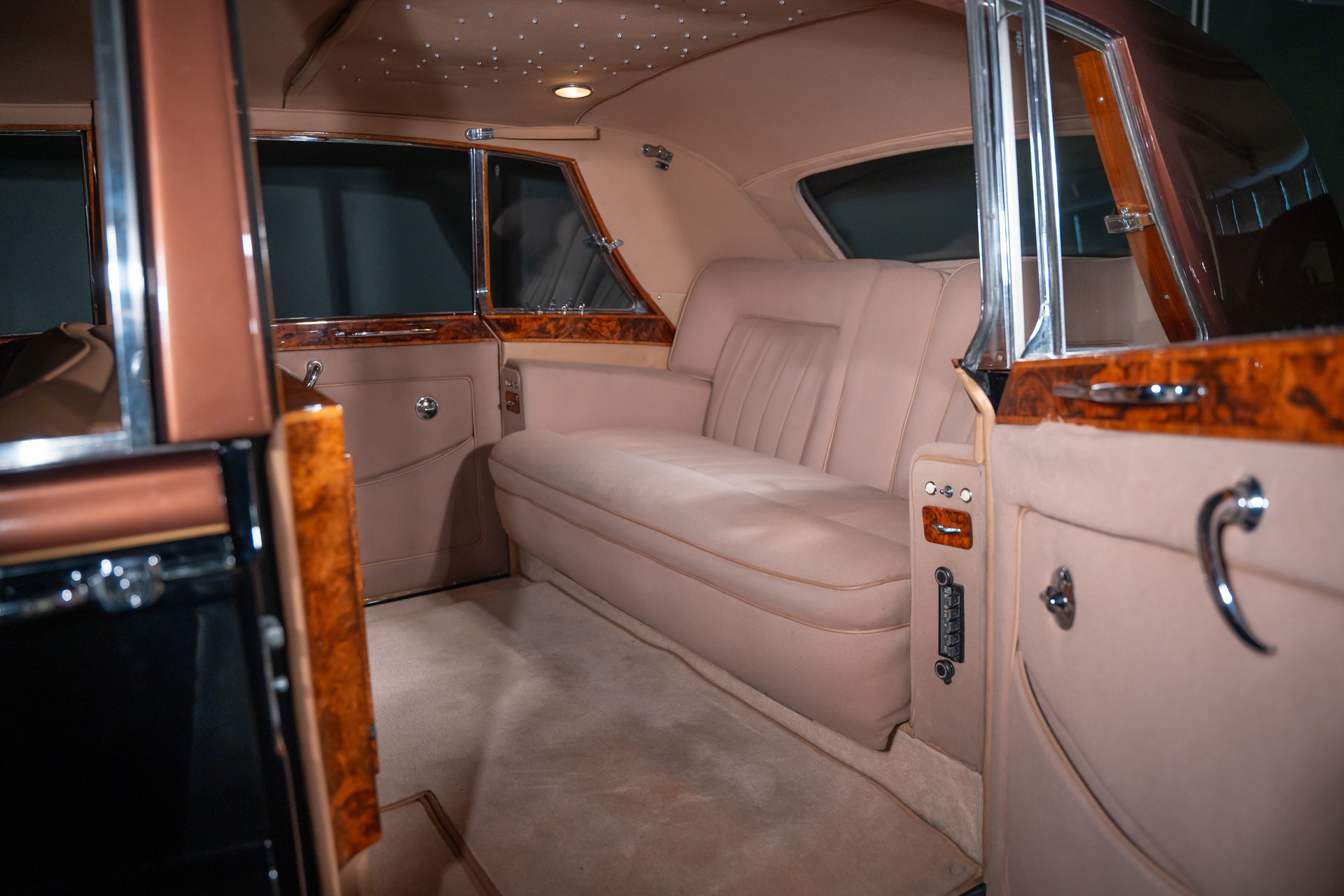 ROLLS-ROYCE Phantom V-image-17