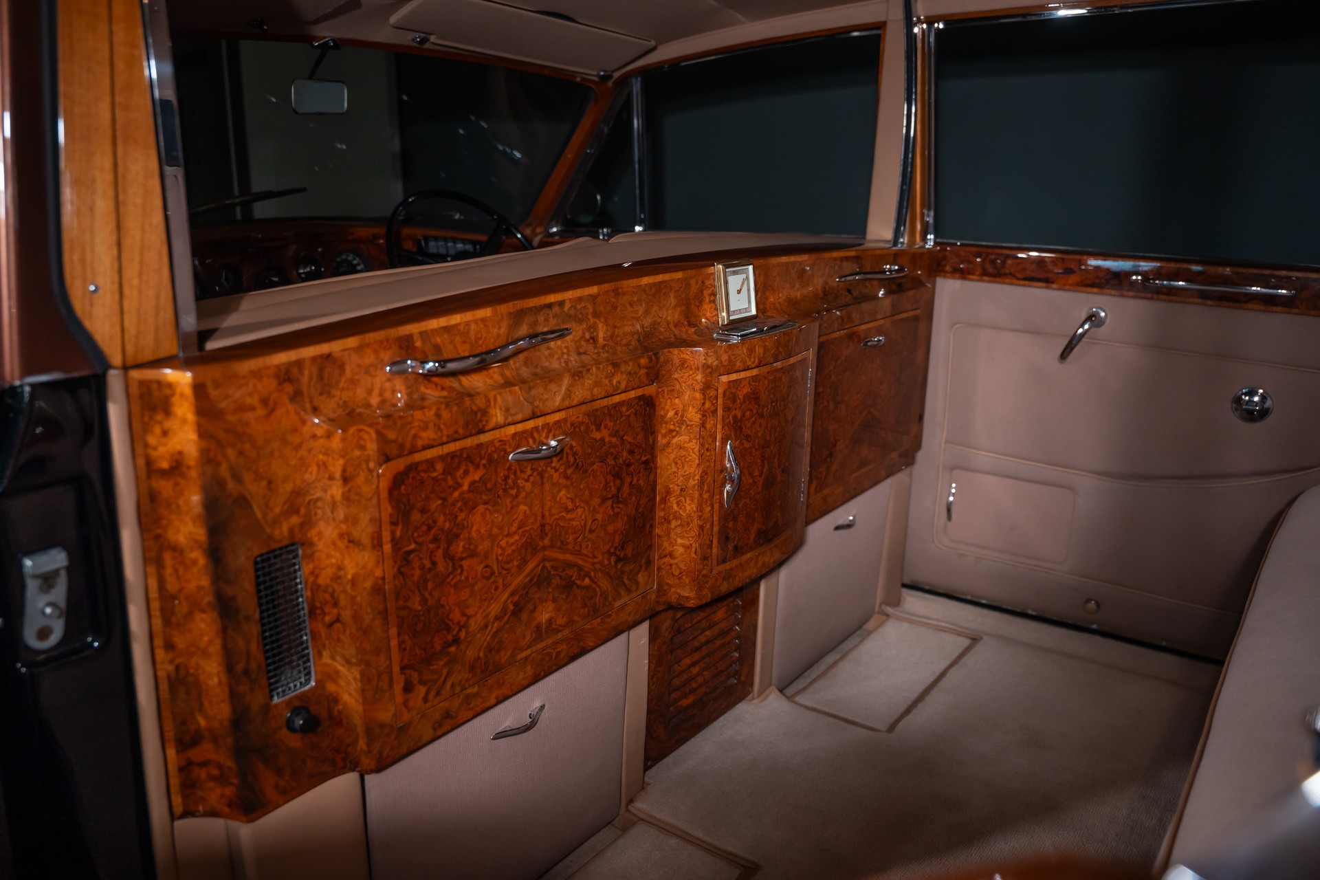 ROLLS-ROYCE Phantom V-image-18