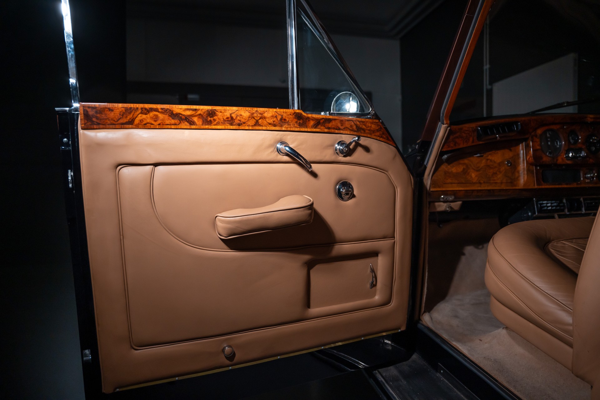 ROLLS-ROYCE Phantom V-image-16
