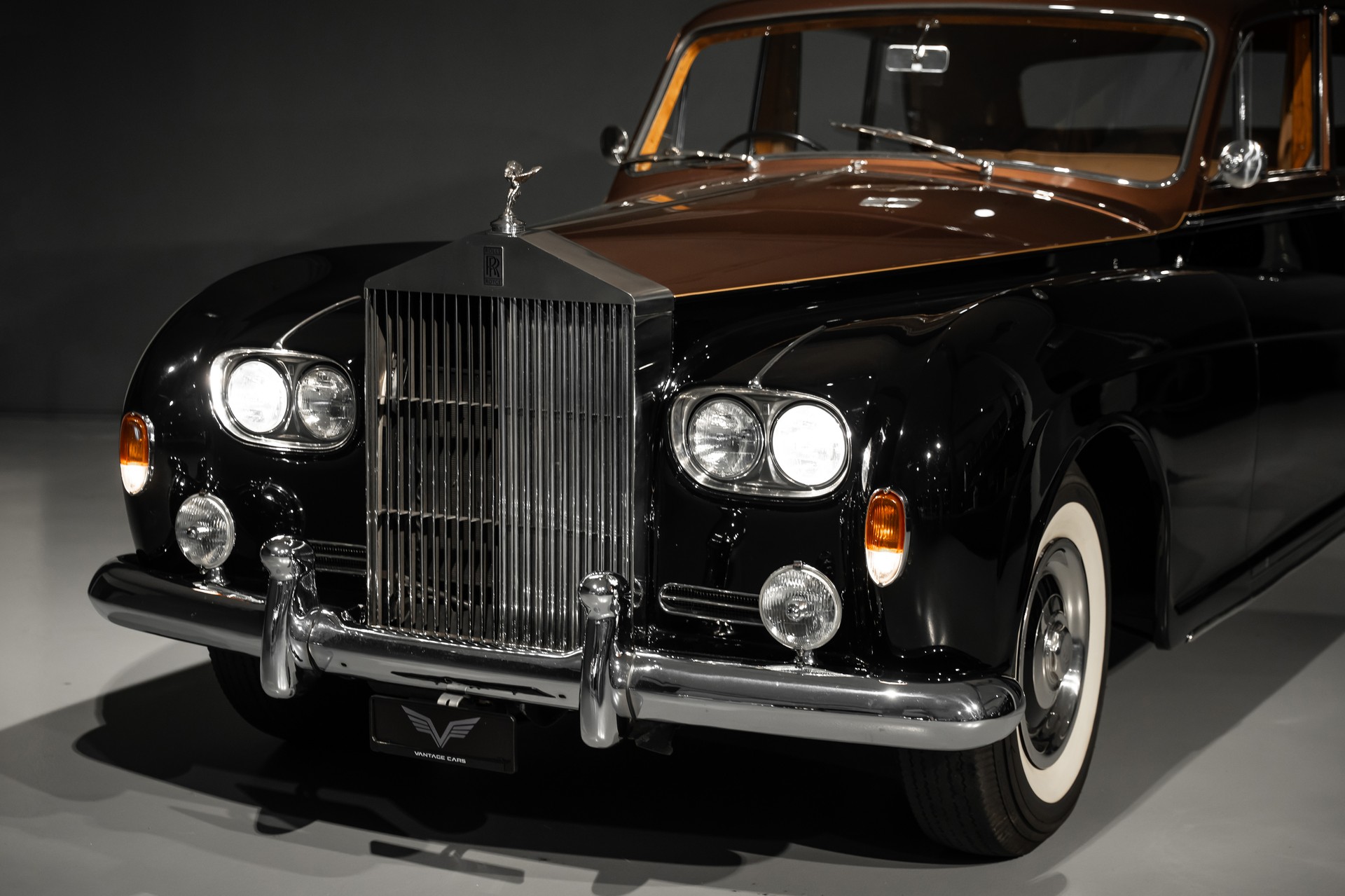 ROLLS-ROYCE Phantom V-showroom-element-3