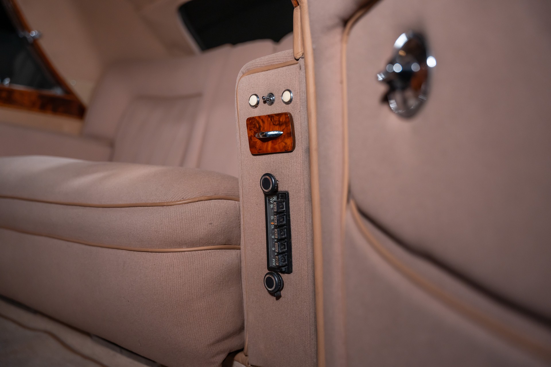ROLLS-ROYCE Phantom V-image-19