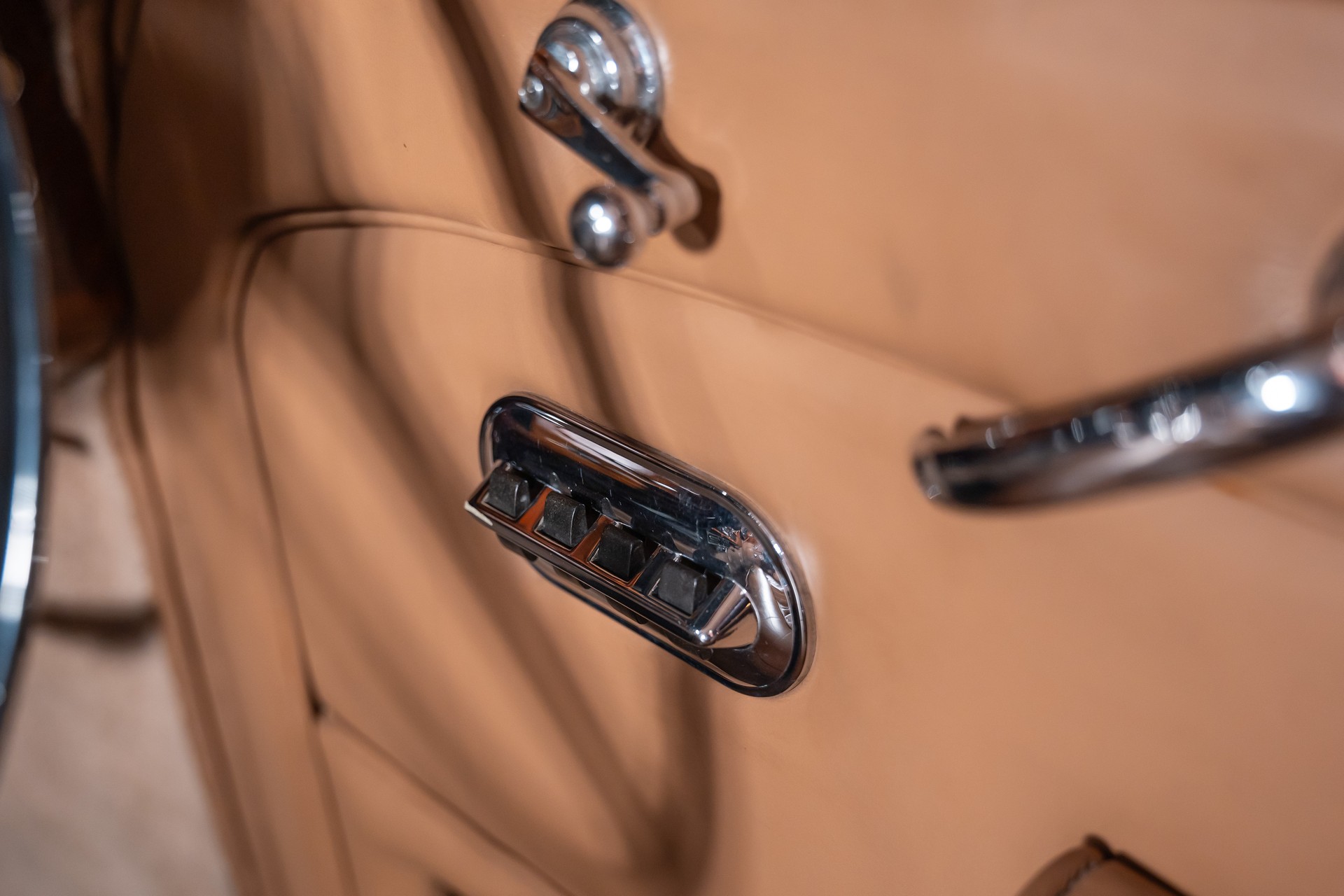 ROLLS-ROYCE Phantom V-image-26