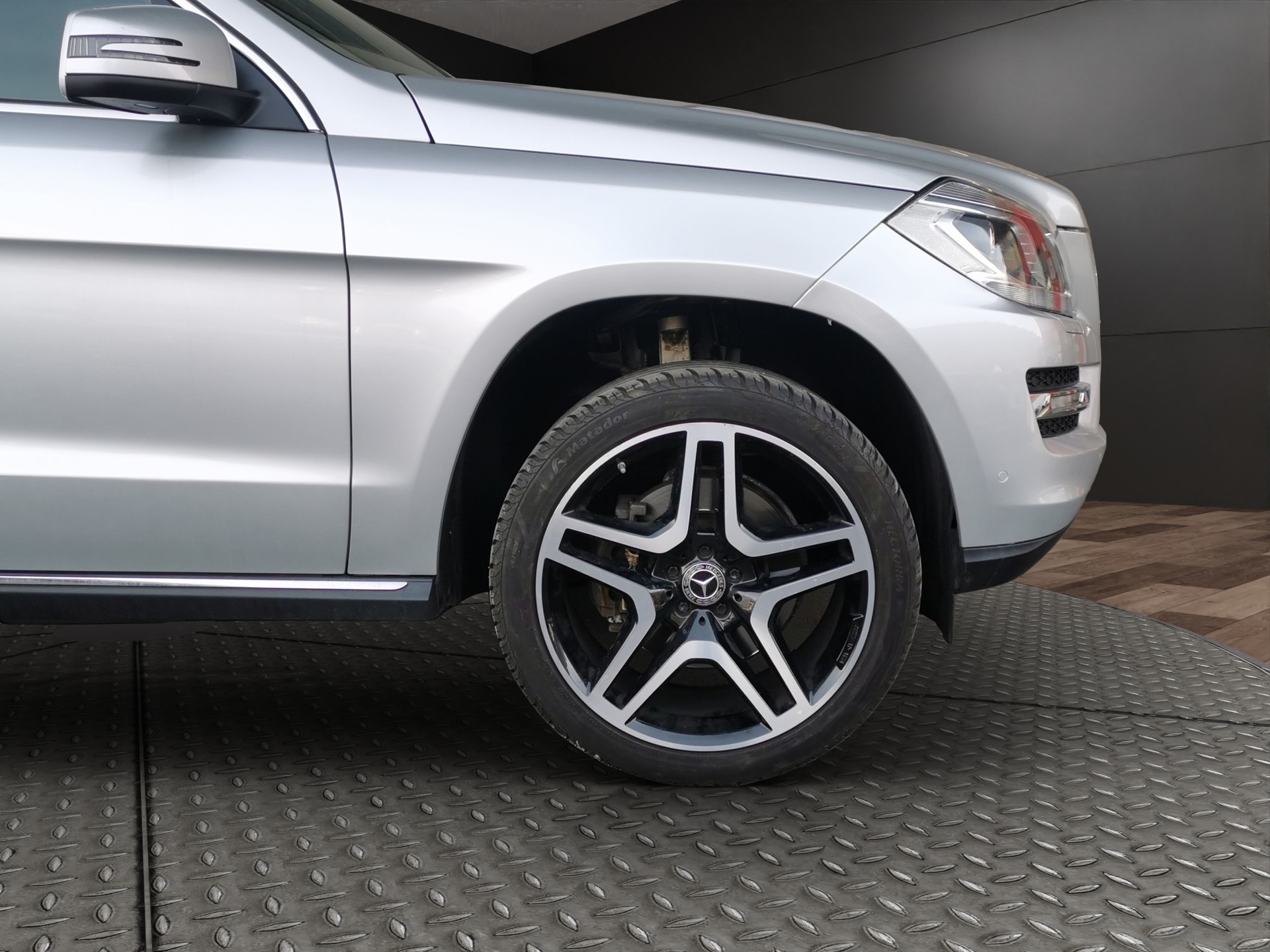MERCEDES-BENZ GL 350 BlueTEC 4Matic 7G-TRONIC-showroom-element-3
