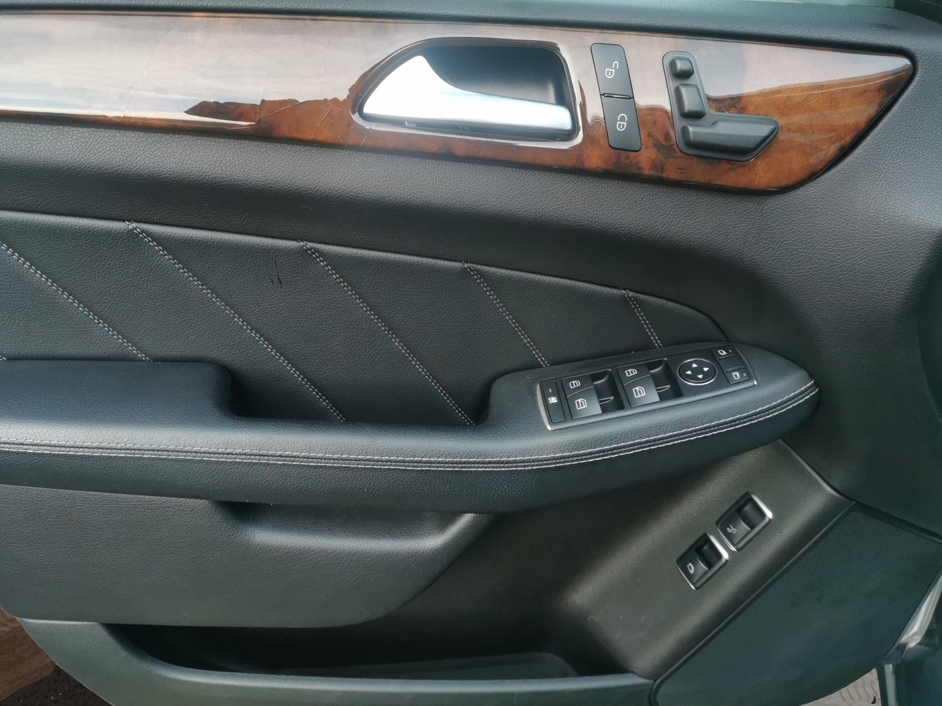 MERCEDES-BENZ GL 350 BlueTEC 4Matic 7G-TRONIC-image-14
