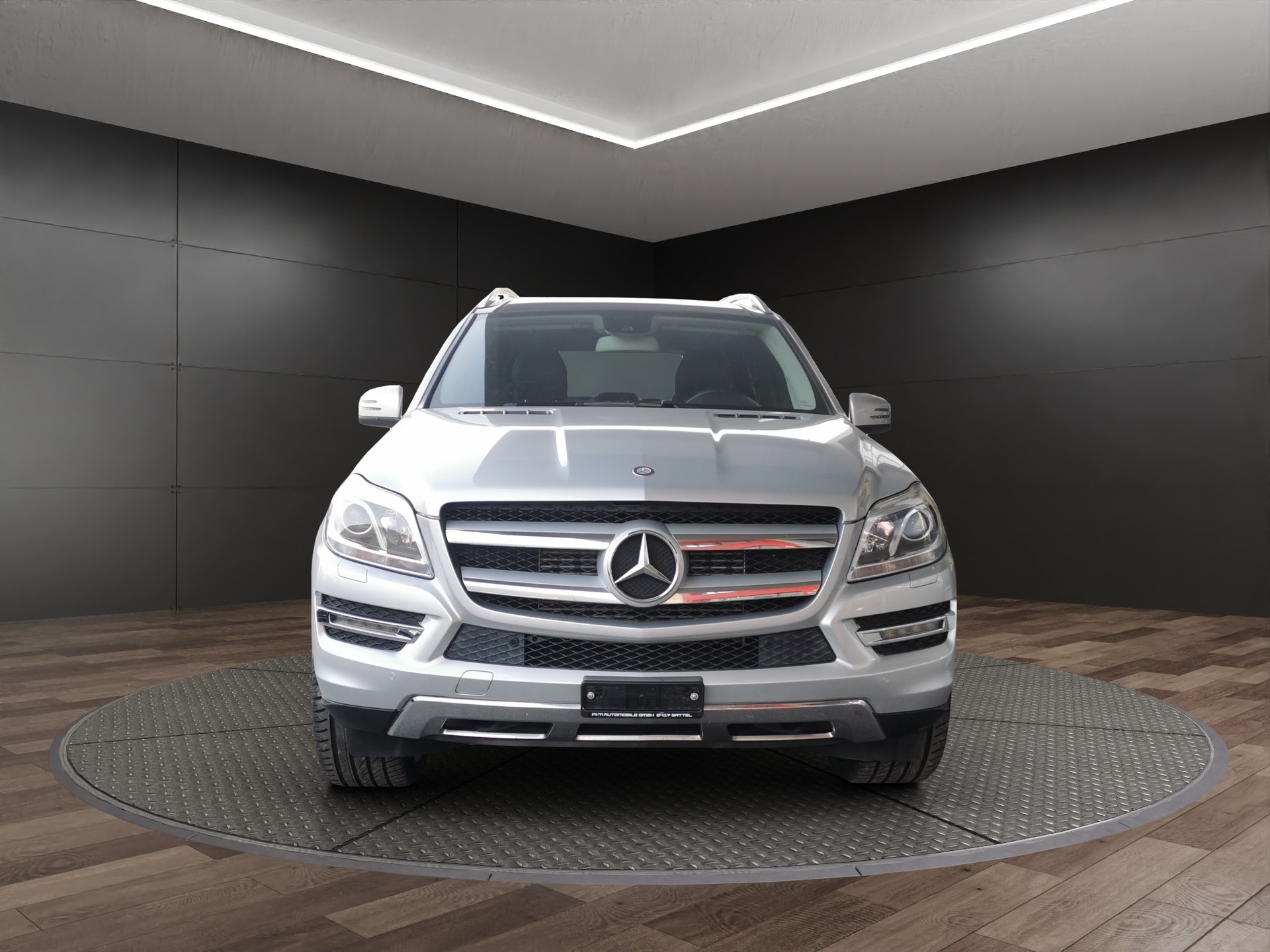 MERCEDES-BENZ GL 350 BlueTEC 4Matic 7G-TRONIC-showroom-element-2