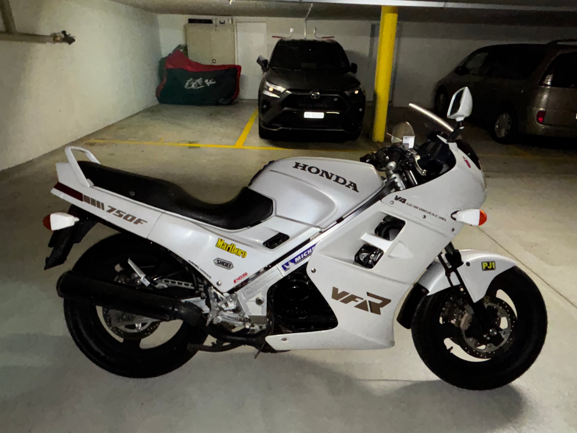 HONDA VFR 750 F G/H-image-3