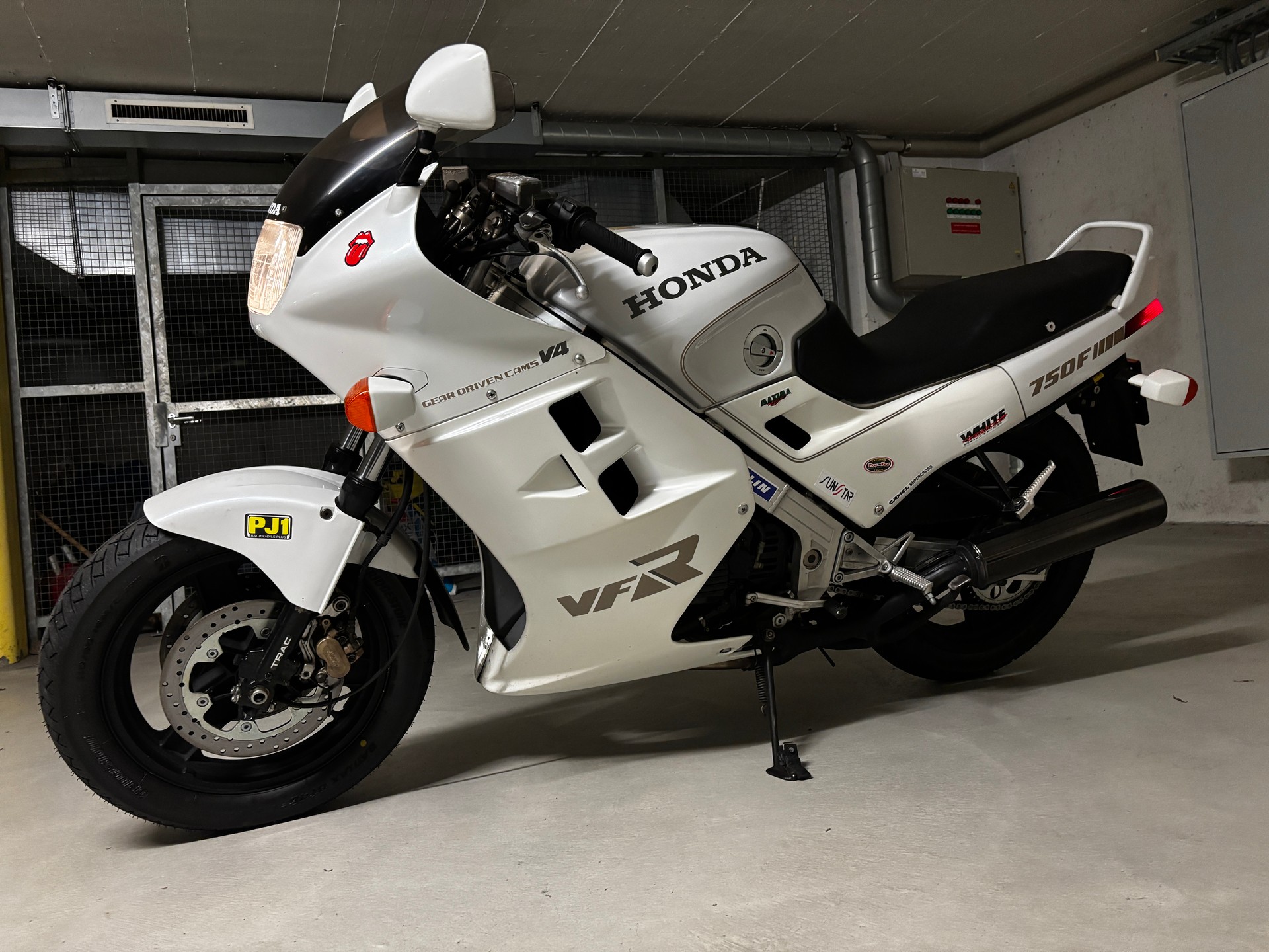 HONDA VFR 750 F G/H-image-6