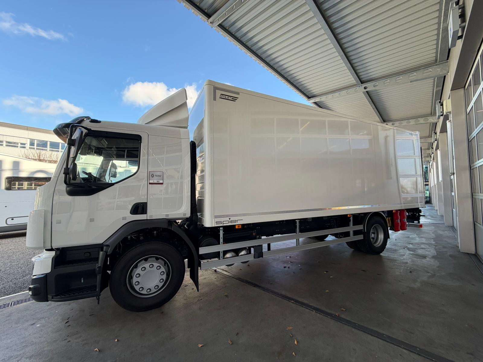 RENAULT D Wide 18.320 4x2-image-5
