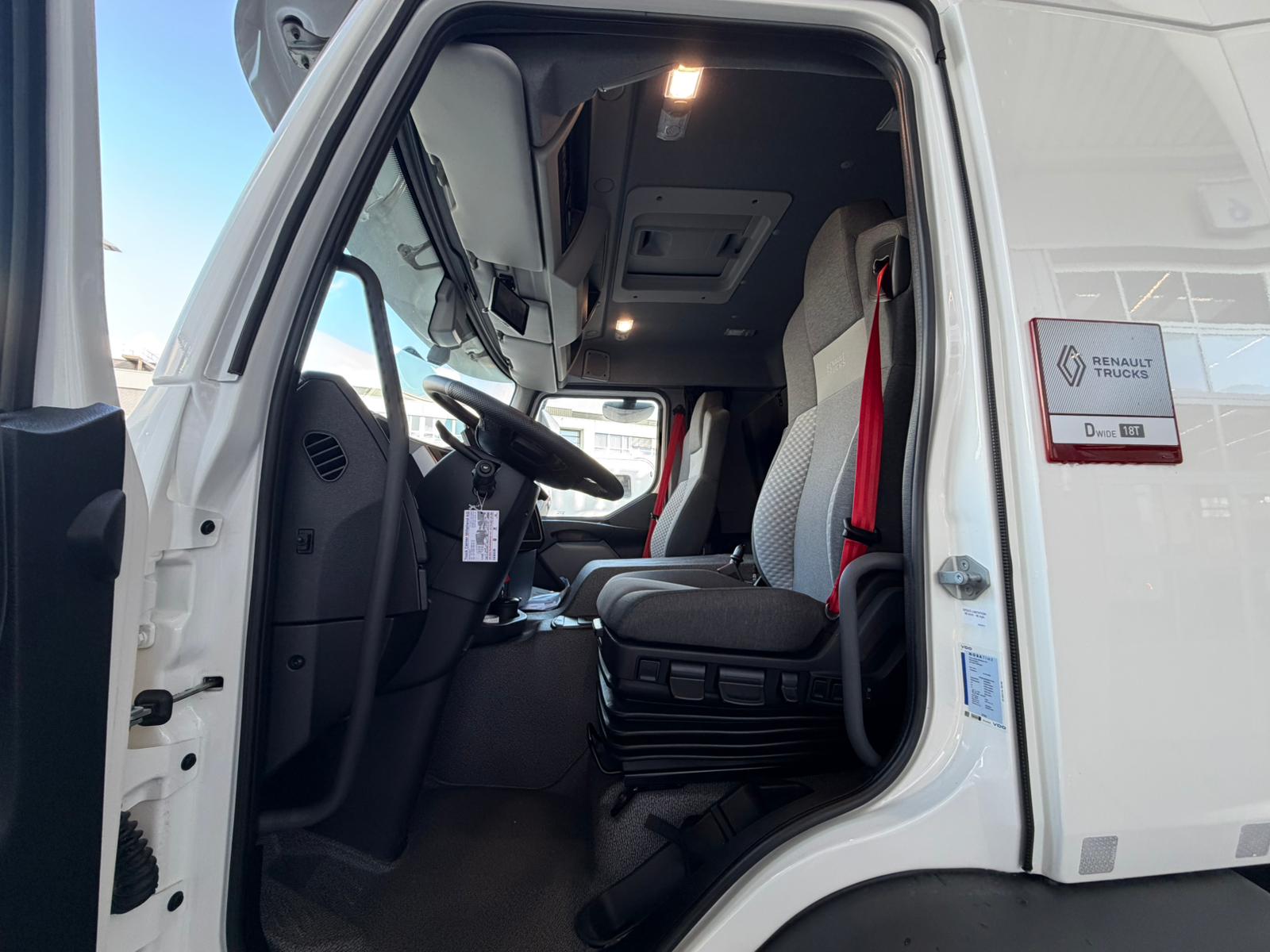 RENAULT D Wide 18.320 4x2-image-12
