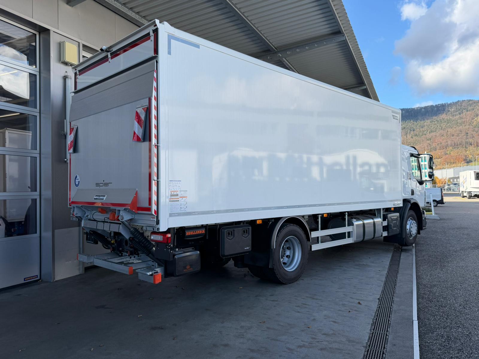 RENAULT D Wide 18.320 4x2-image-4