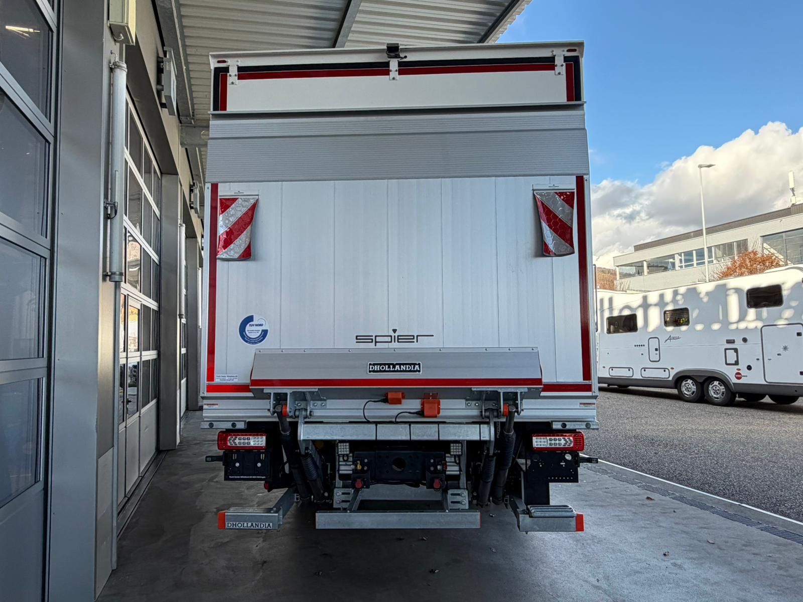 RENAULT D Wide 18.320 4x2-image-6