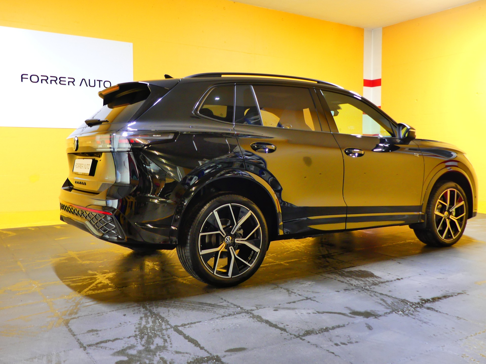 VW Tiguan 2.0 TDI SCR R-Line 4Motion DSG-image-4