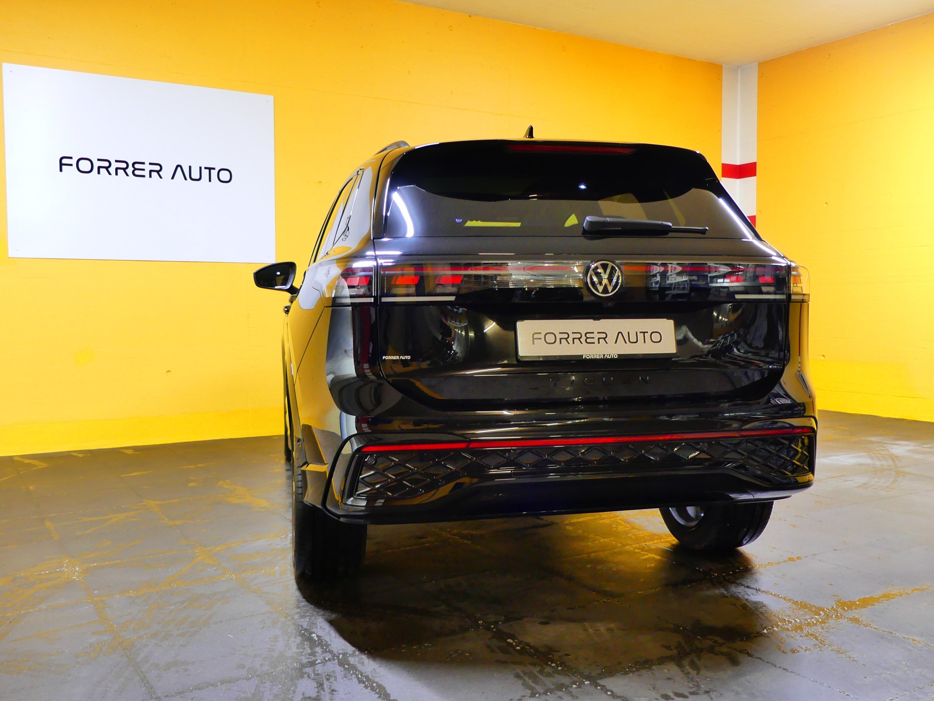 VW Tiguan 2.0 TDI SCR R-Line 4Motion DSG-image-5