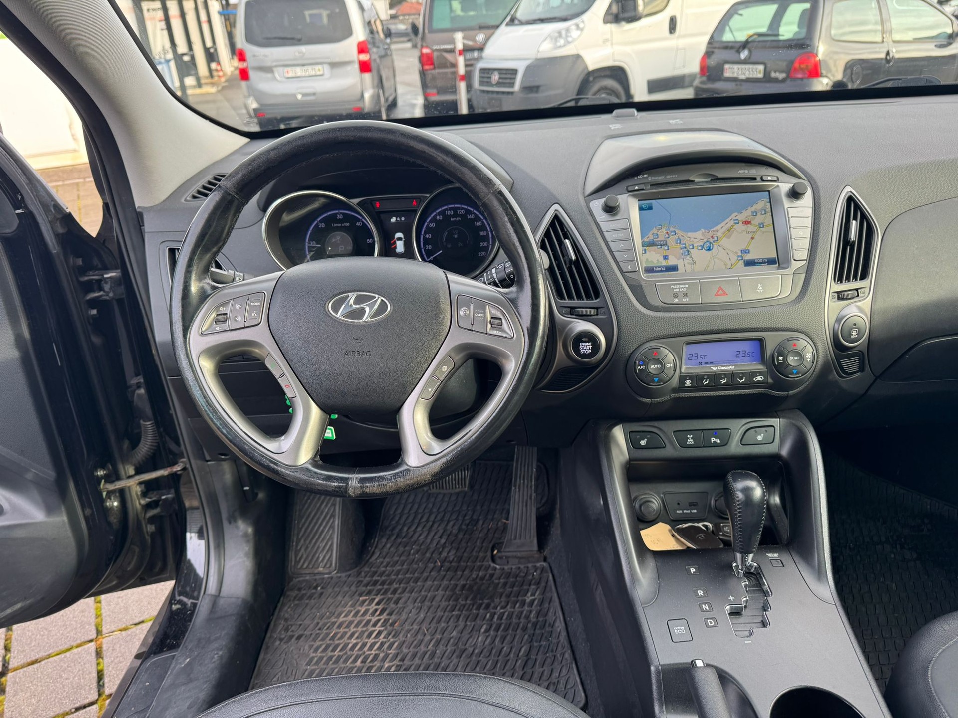 HYUNDAI iX 35 2.0 CRDi Vertex 4WD Automatic-image-12