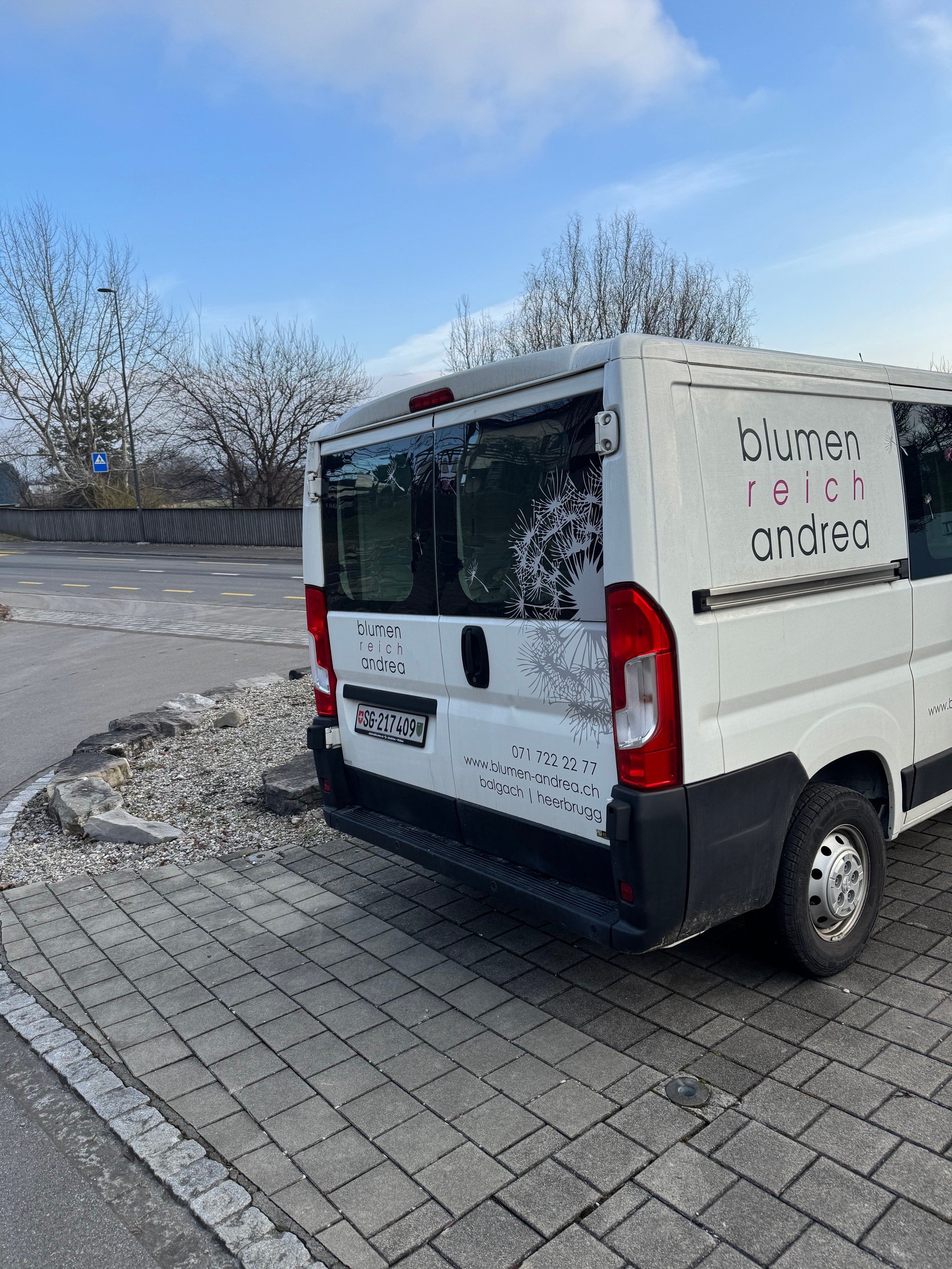 PEUGEOT Boxer 2.2 HDI 330 Pro L1H1-image-1