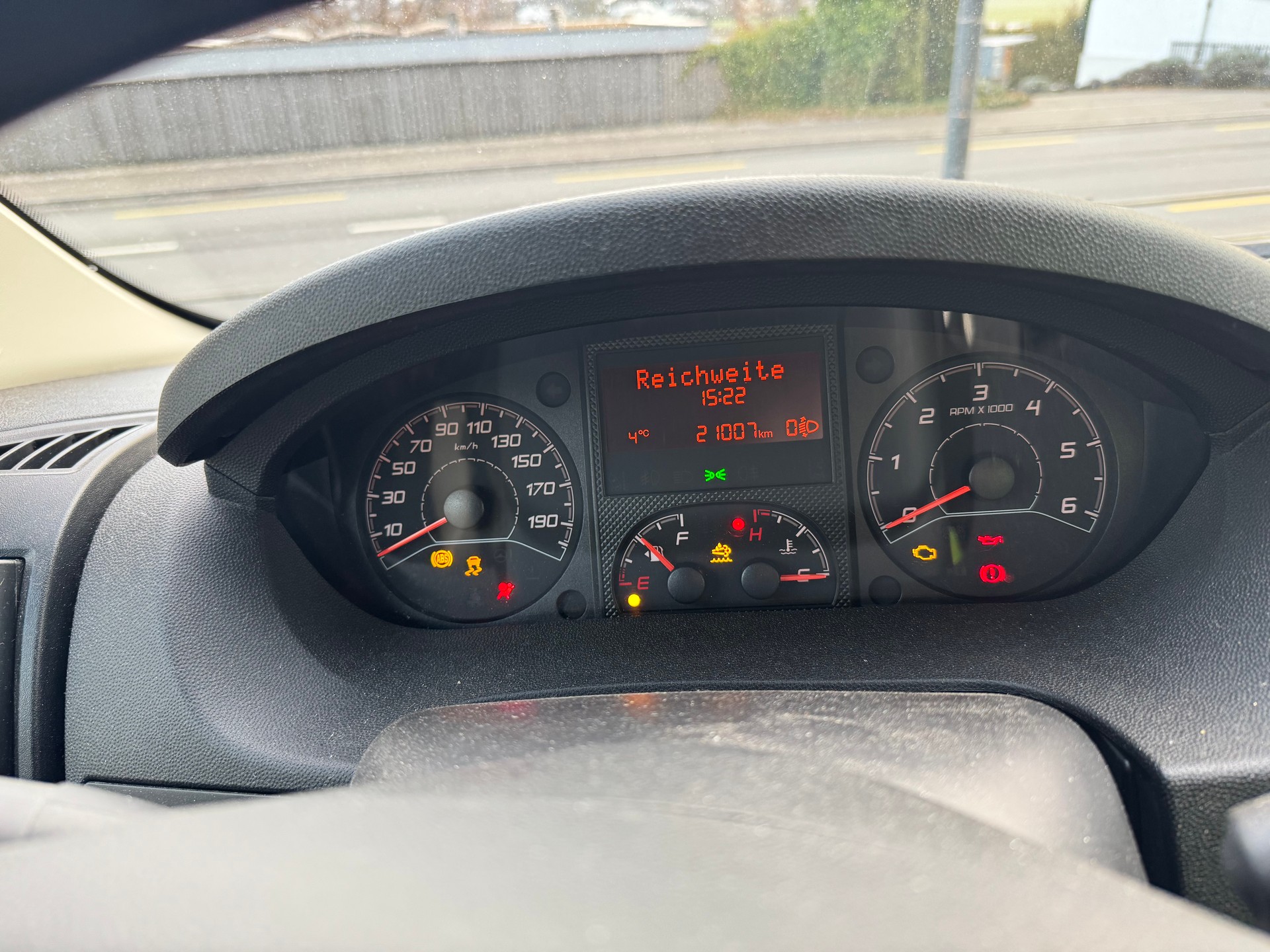 PEUGEOT Boxer 2.2 HDI 330 Pro L1H1-image-2