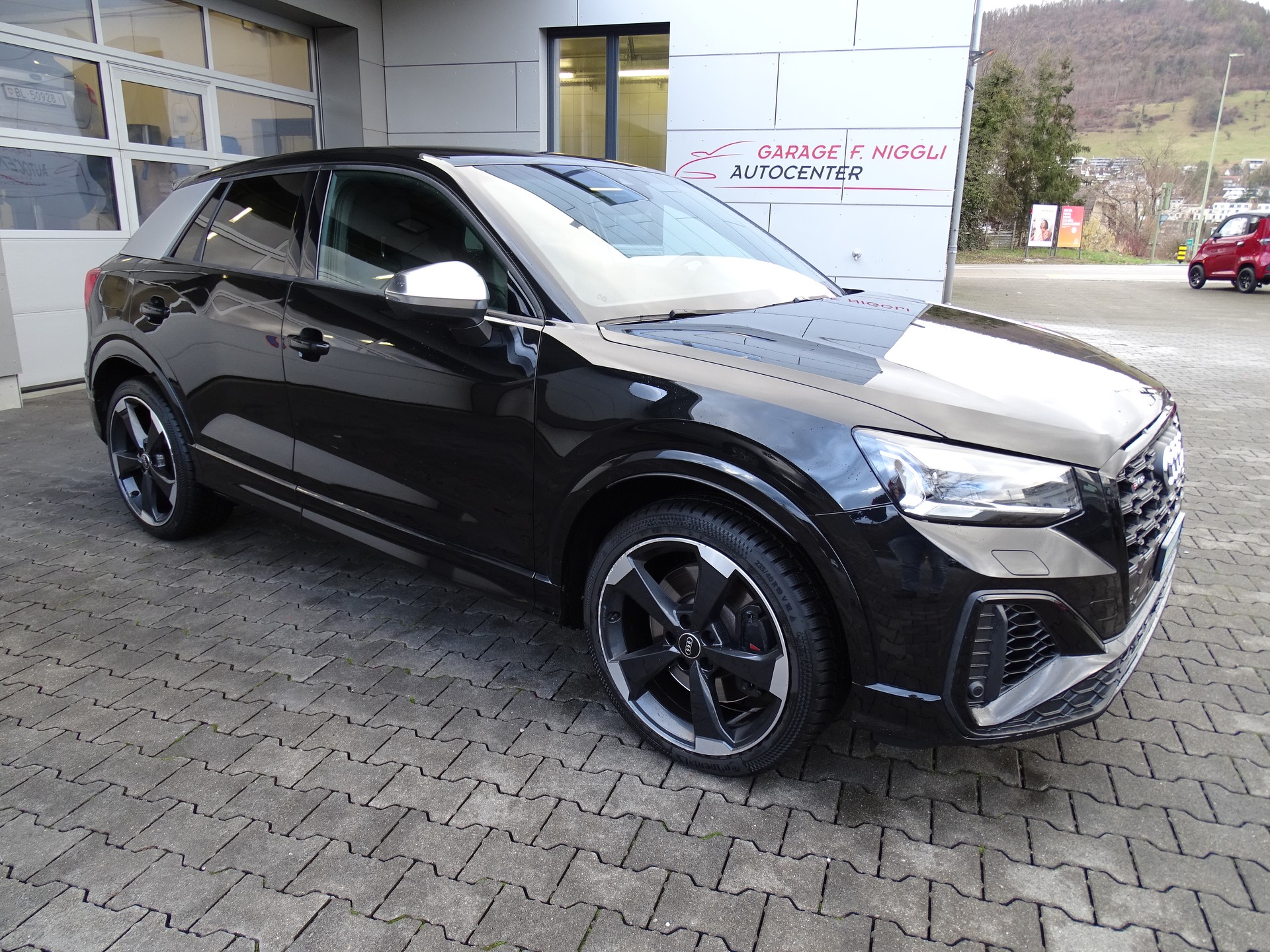 AUDI SQ2 TFSI quattro S-tronic-showroom-element-1