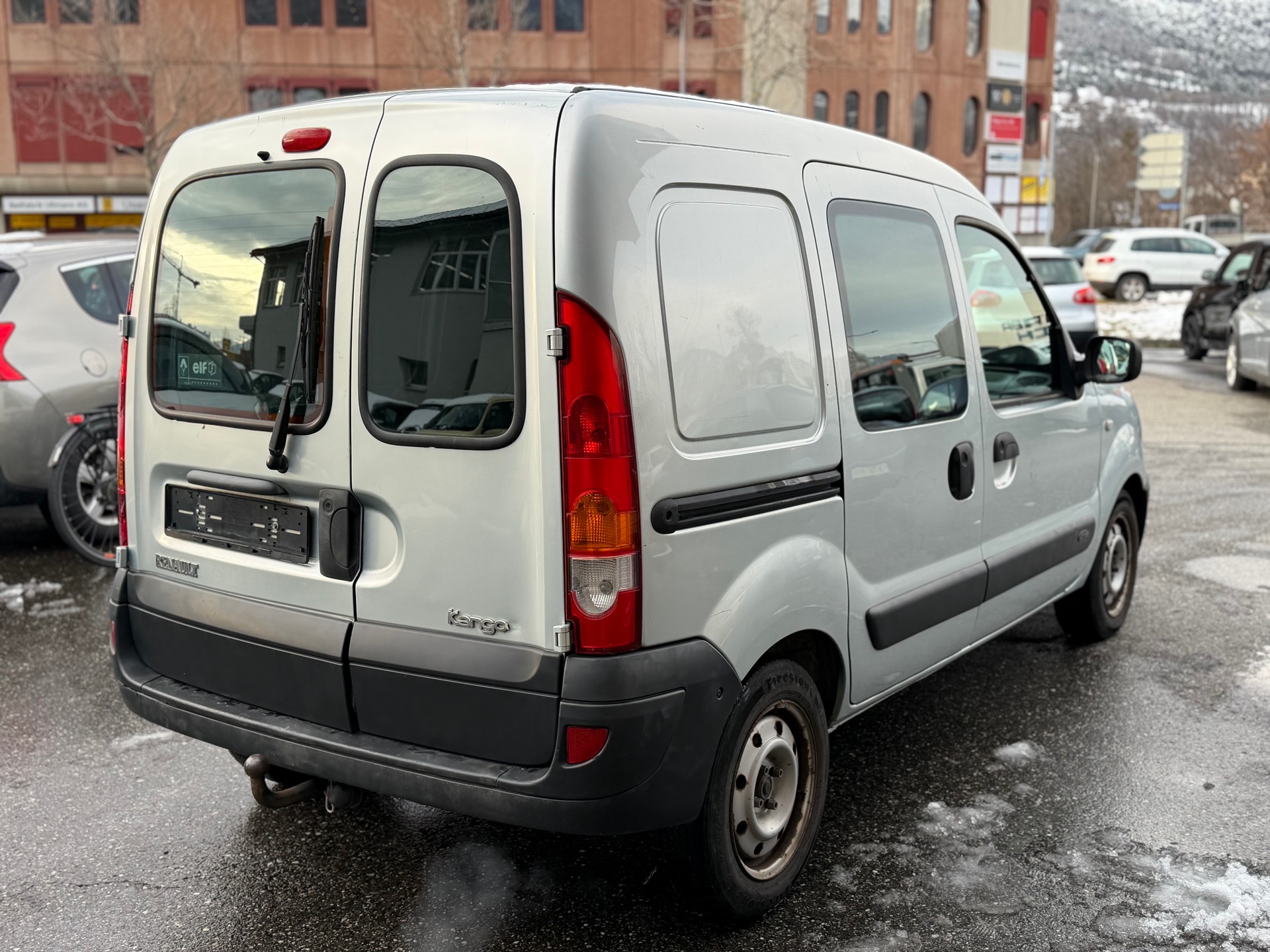 RENAULT KASTEN-showroom-element-1