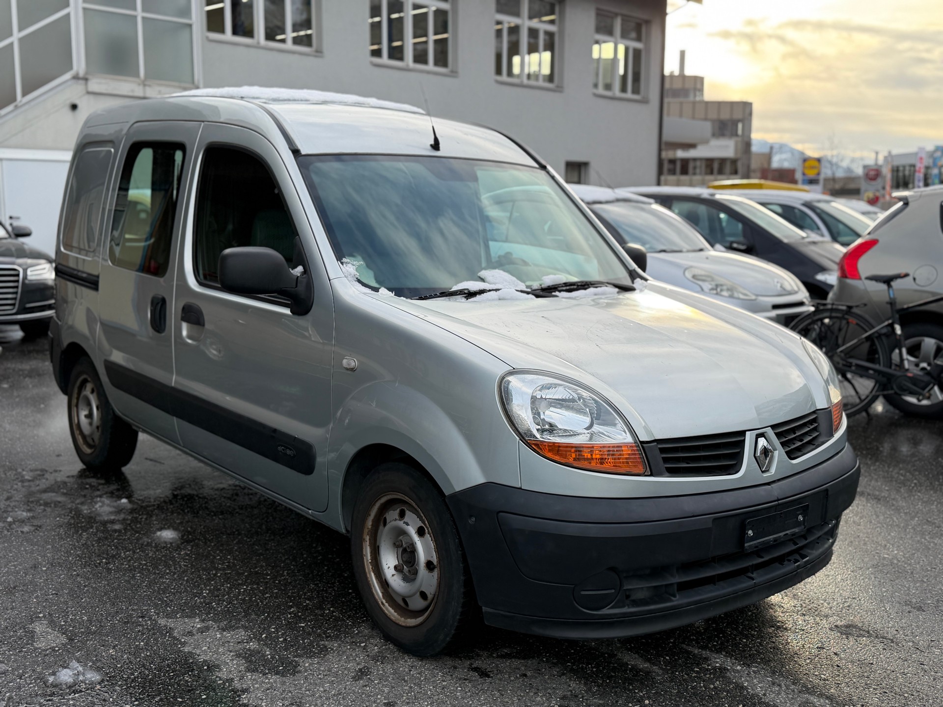 RENAULT KASTEN-showroom-element-2