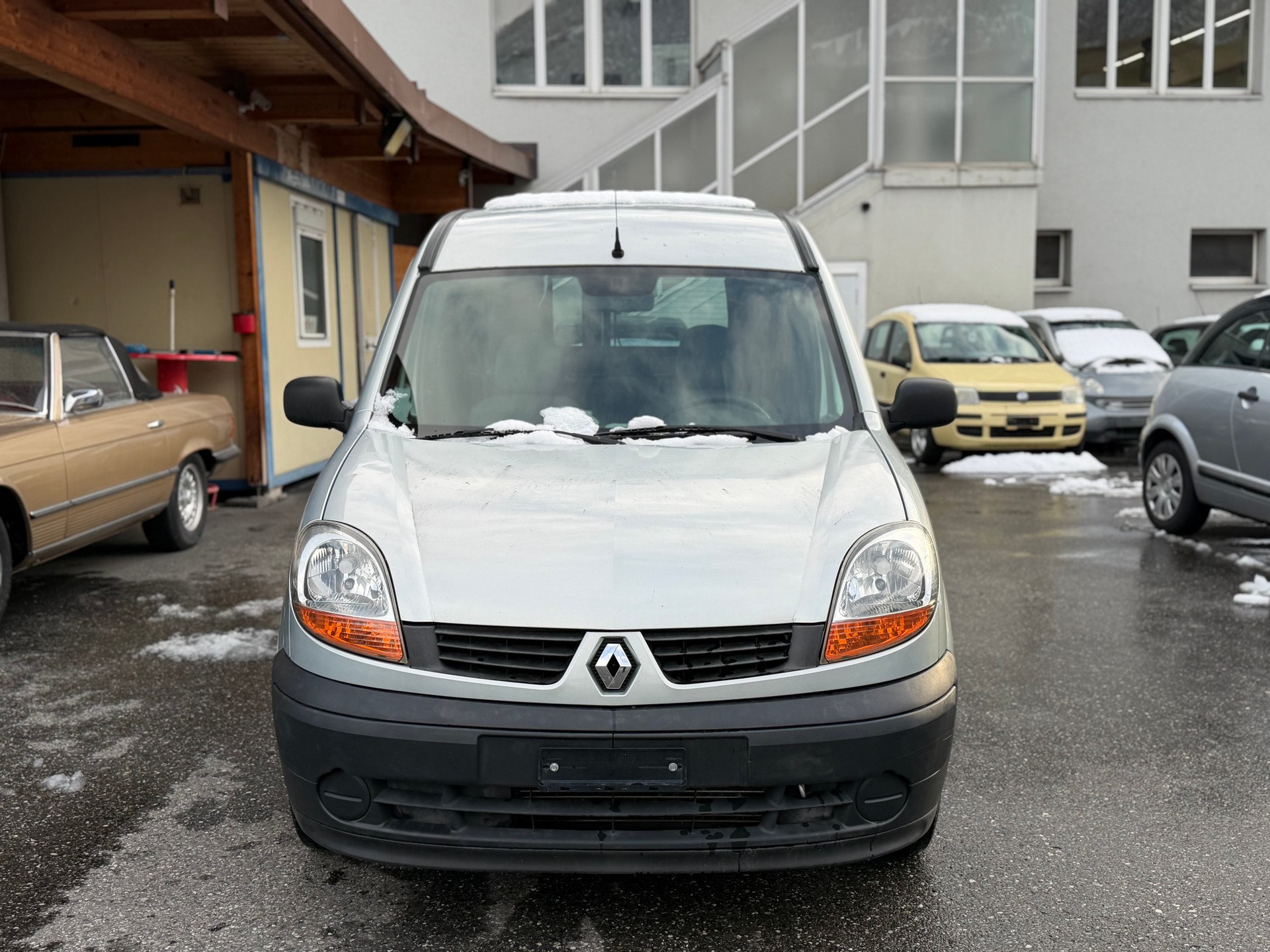 RENAULT KASTEN-showroom-element-3