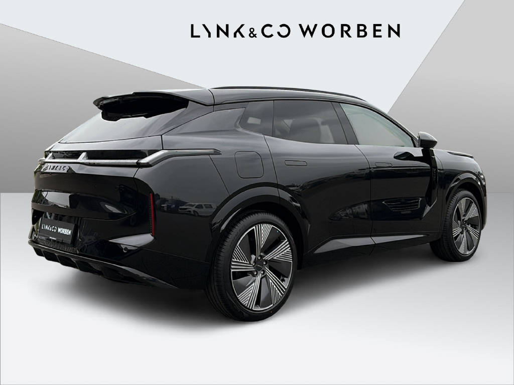 LYNK & CO 08-showroom-element-3
