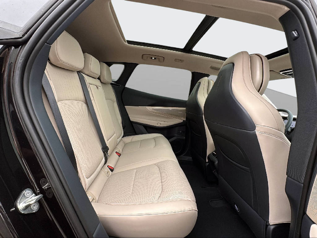 LYNK & CO 08-image-17