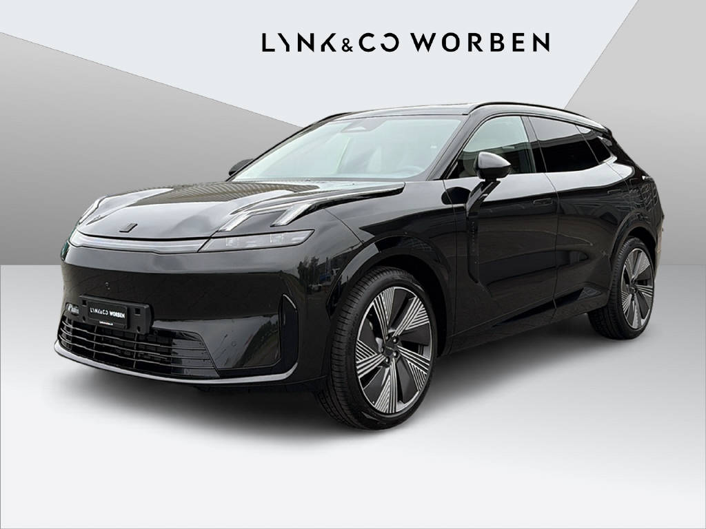 LYNK & CO 08-showroom-element-1