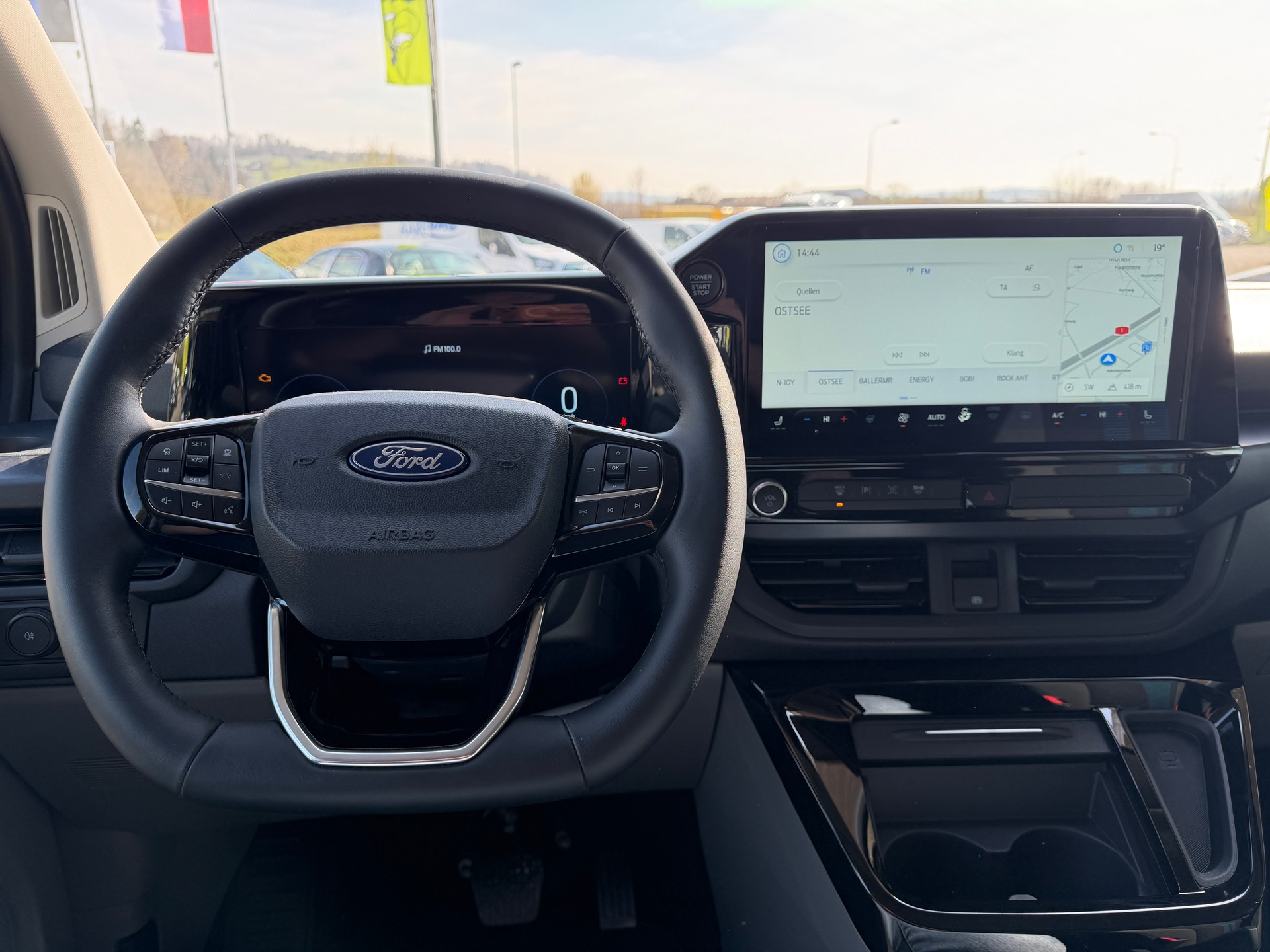 FORD Tourneo Bus 320 L1H1 Sport Automat-image-8