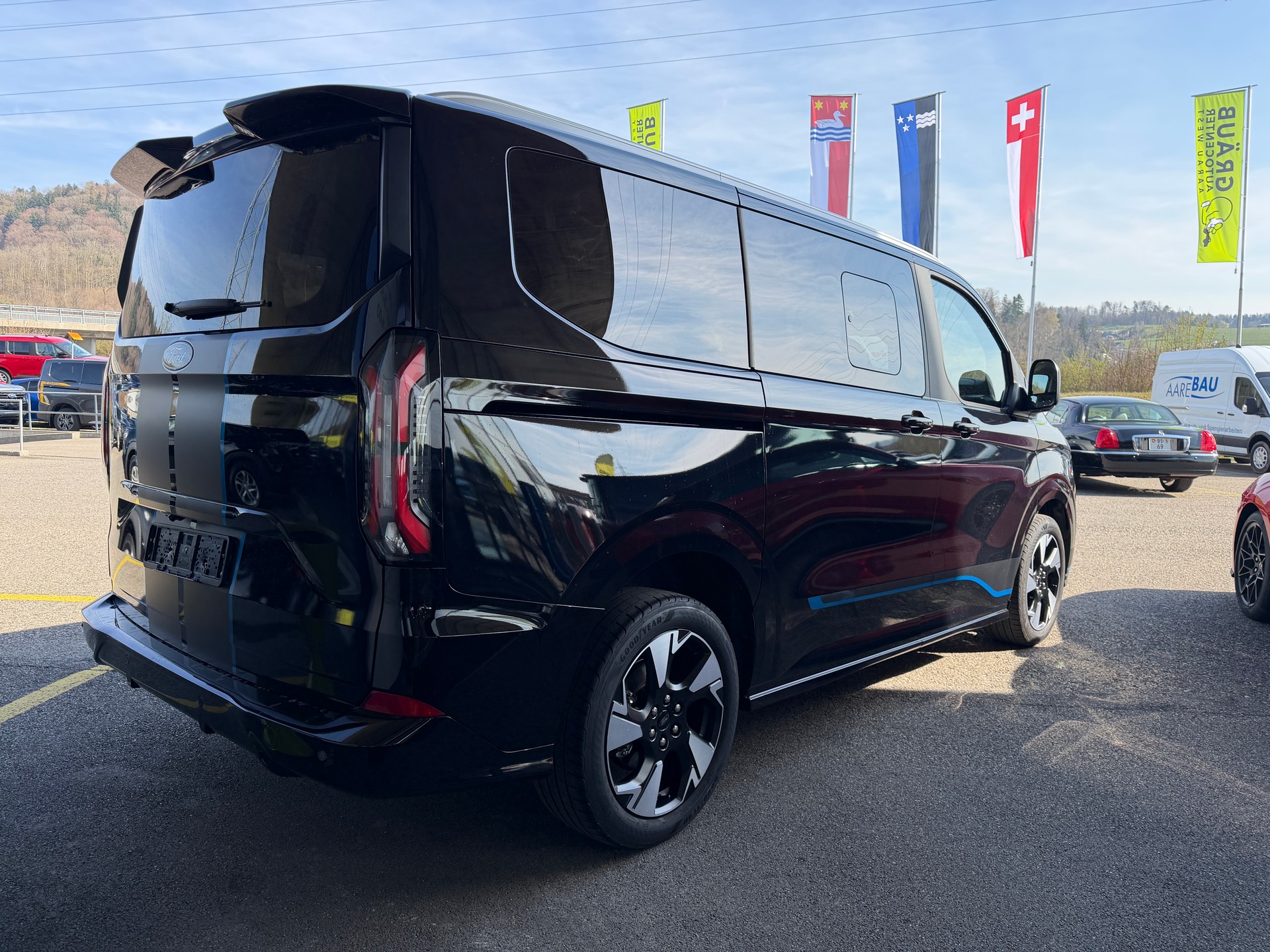FORD Tourneo Bus 320 L1H1 Sport Automat-image-5