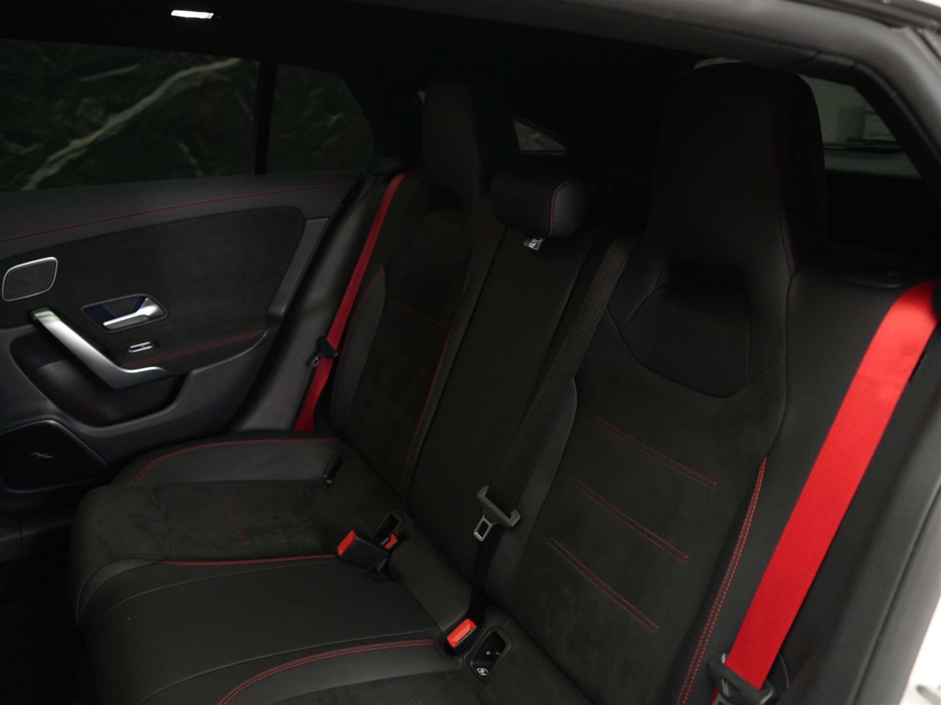 MERCEDES-BENZ CLA Shooting Brake 45 S AMG 4Matic+ 8G-DCT *Panorama*Assistenzpaket*Burmester*-image-15