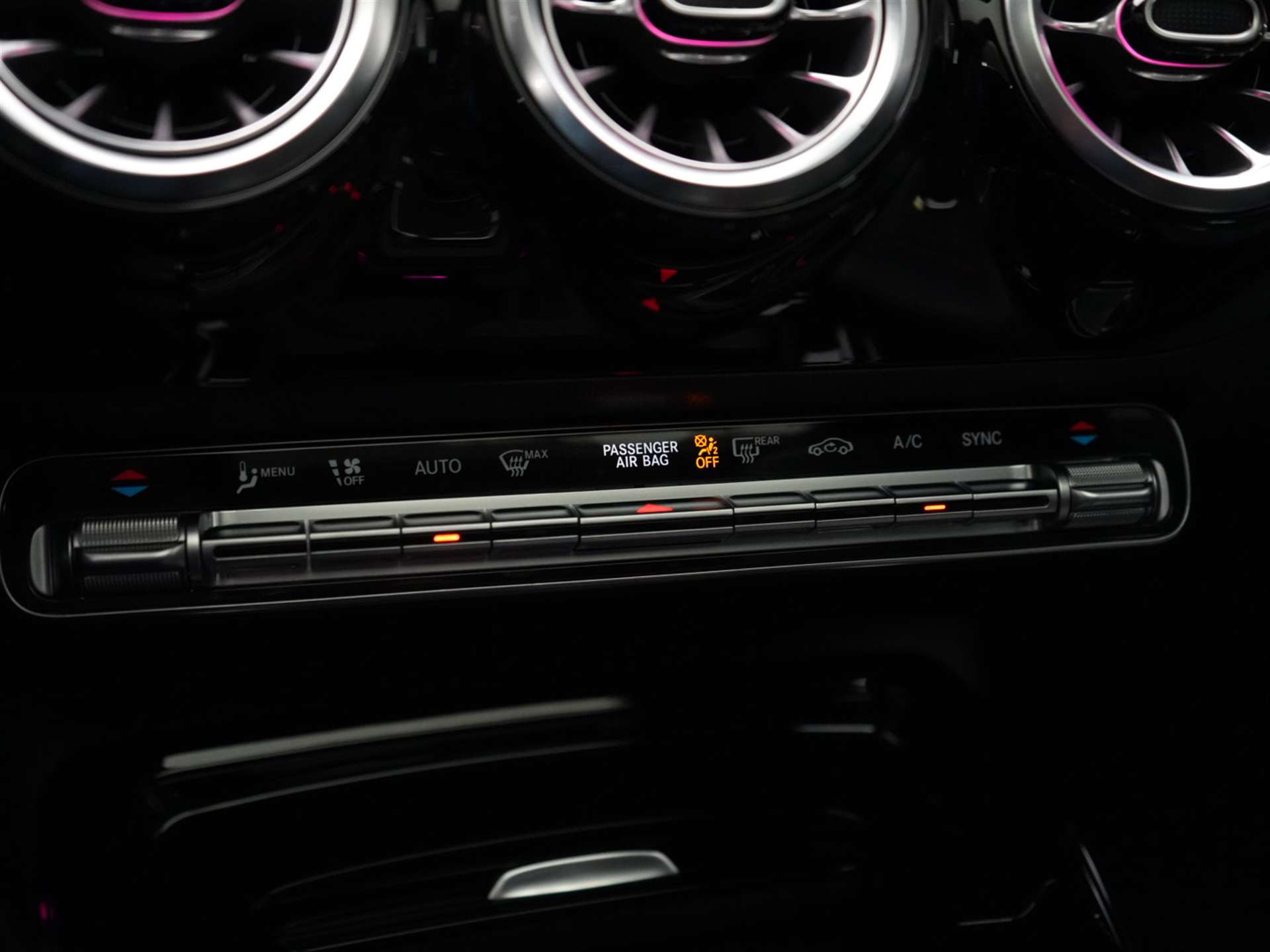 MERCEDES-BENZ CLA Shooting Brake 45 S AMG 4Matic+ 8G-DCT *Panorama*Assistenzpaket*Burmester*-image-39