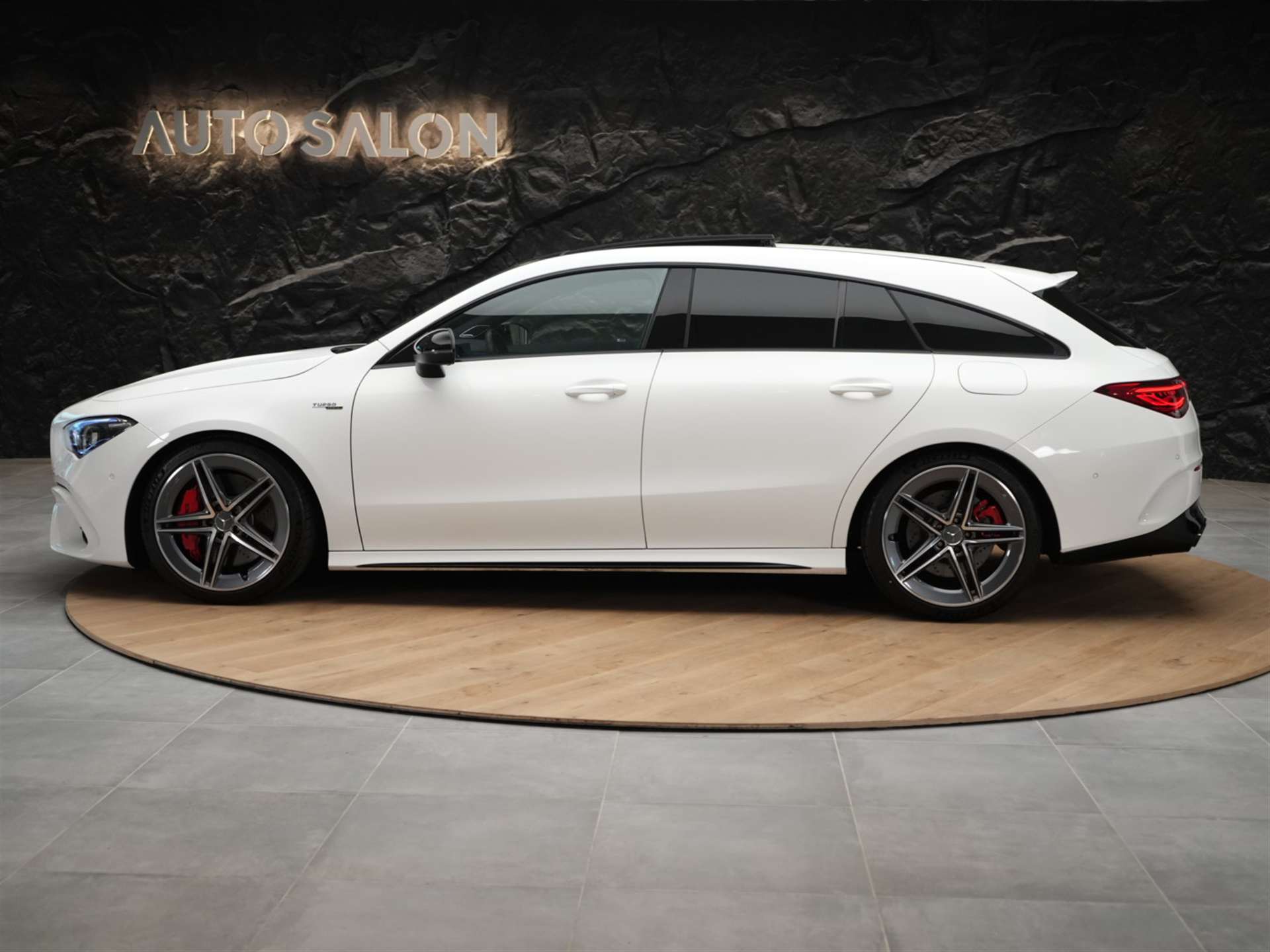 MERCEDES-BENZ CLA Shooting Brake 45 S AMG 4Matic+ 8G-DCT *Panorama*Assistenzpaket*Burmester*-image-2