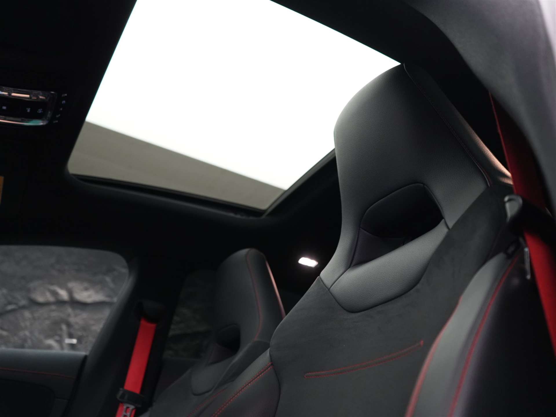 MERCEDES-BENZ CLA Shooting Brake 45 S AMG 4Matic+ 8G-DCT *Panorama*Assistenzpaket*Burmester*-image-11