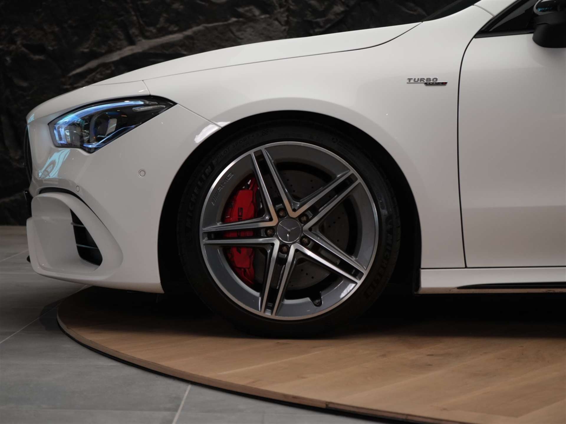 MERCEDES-BENZ CLA Shooting Brake 45 S AMG 4Matic+ 8G-DCT *Panorama*Assistenzpaket*Burmester*-image-18