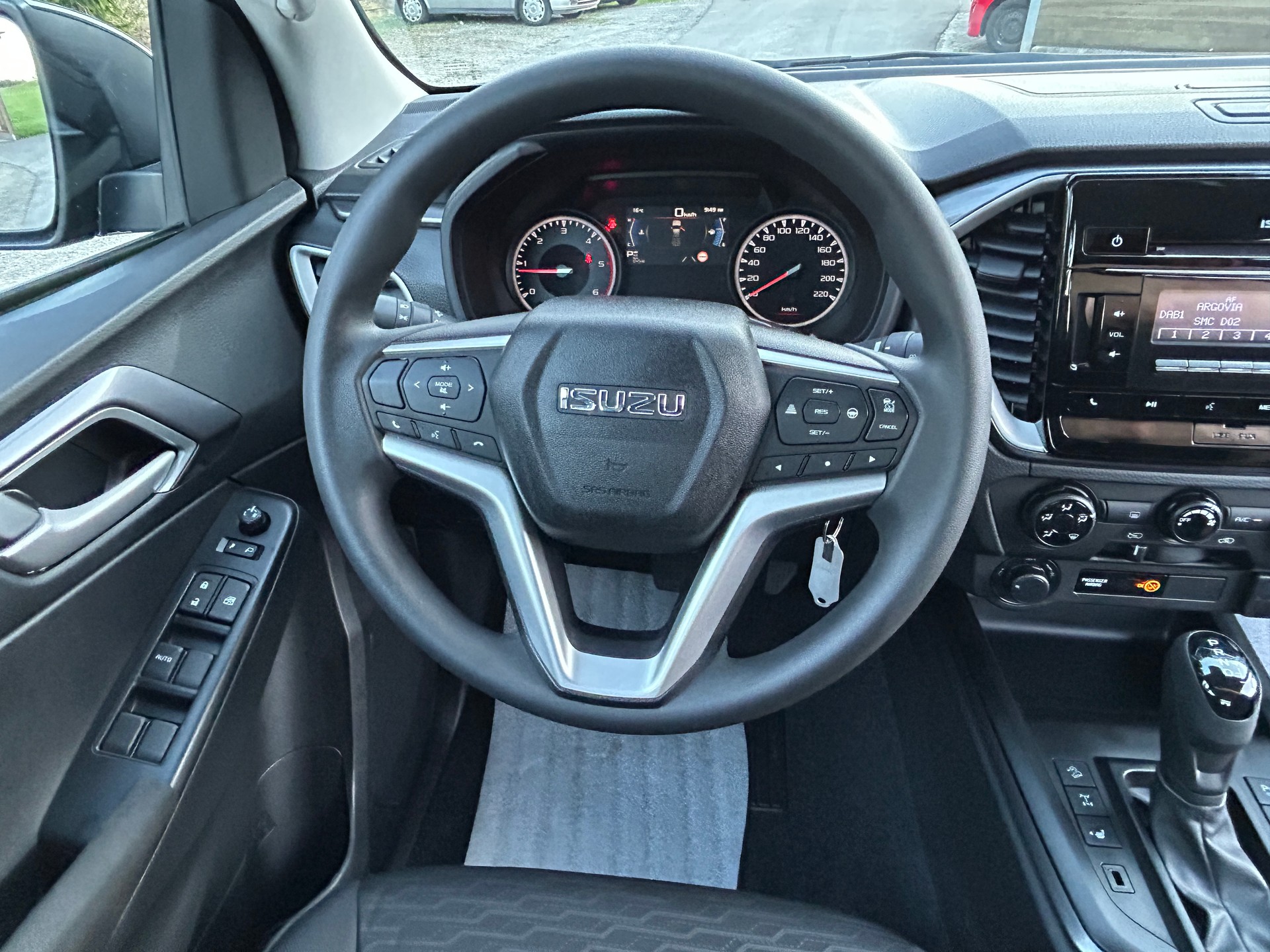 ISUZU D-MAX 1.9 CrewCab N60BB 4x4 AT-image-11