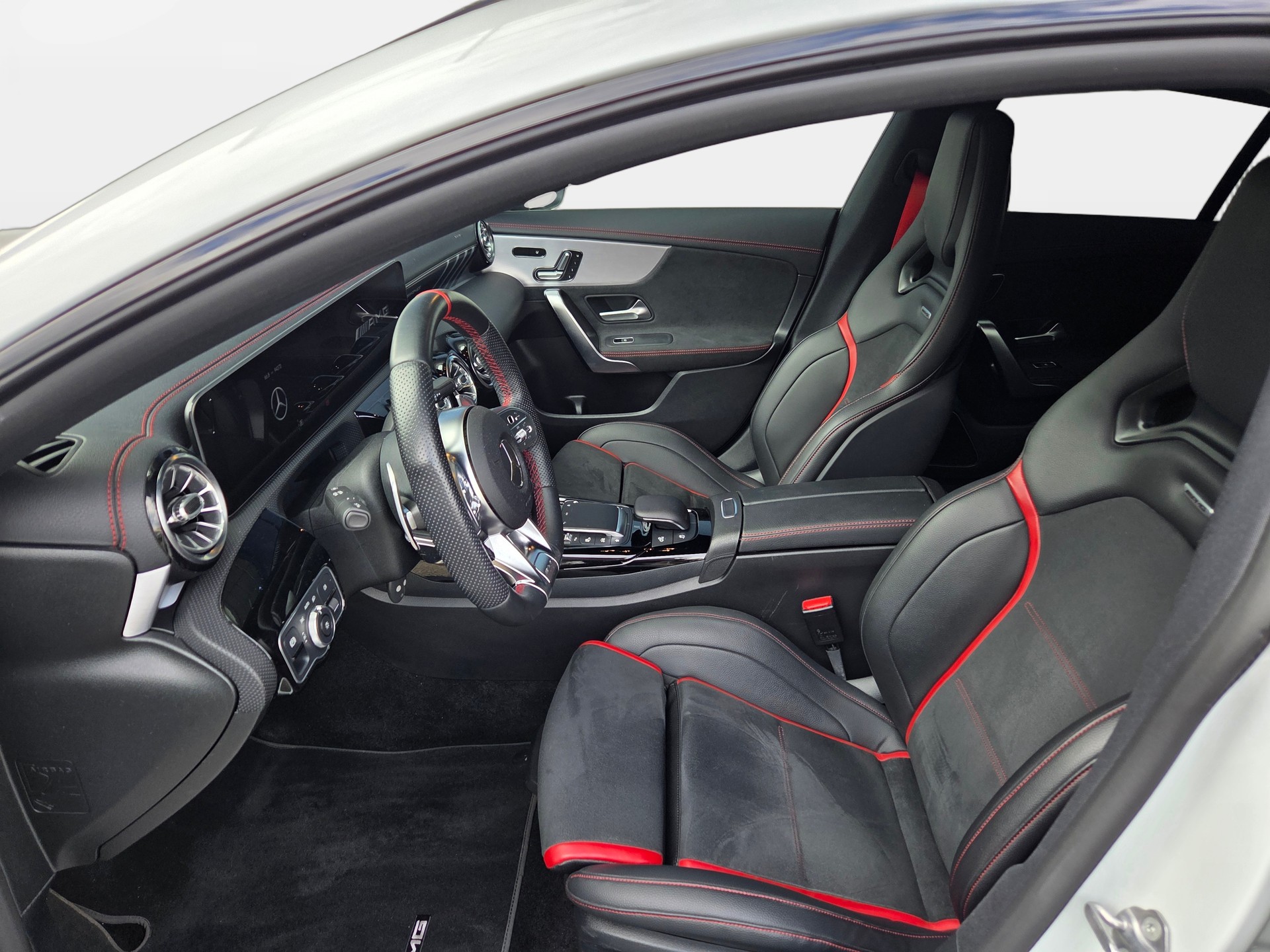 MERCEDES-BENZ CLA Shooting Brake 45 AMG 4Matic+ 8G-DCT-image-9