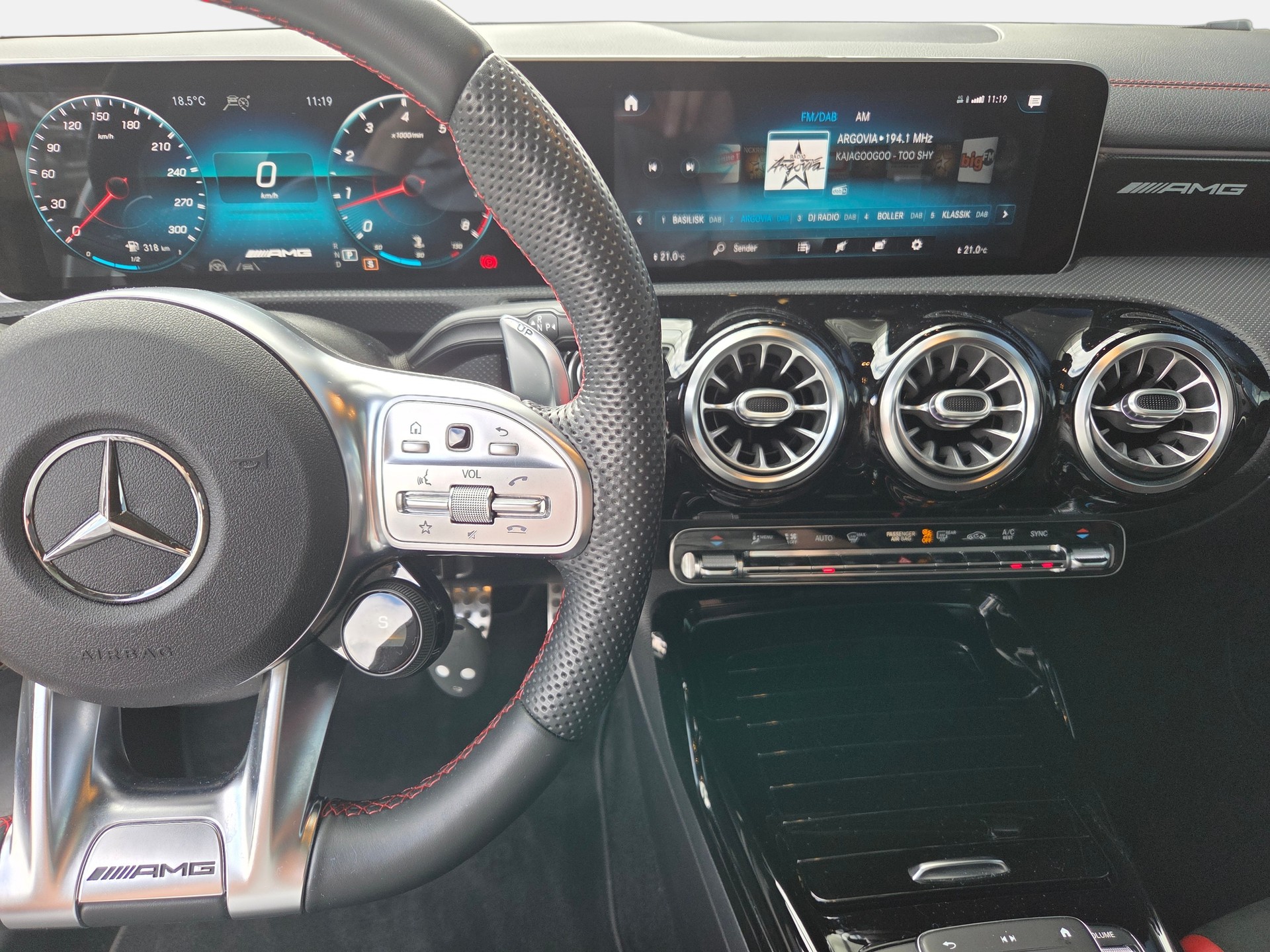 MERCEDES-BENZ CLA Shooting Brake 45 AMG 4Matic+ 8G-DCT-image-18