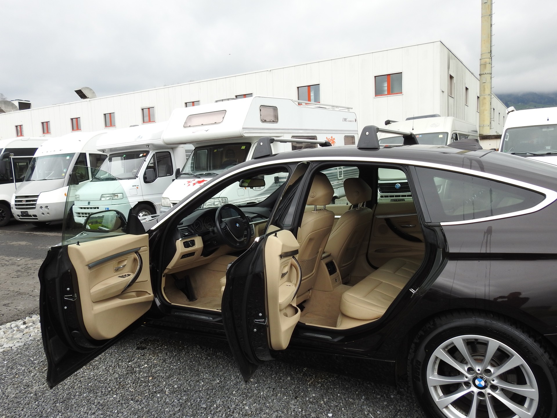 BMW 320d GT xDrive Luxury Line Steptronic-image-16