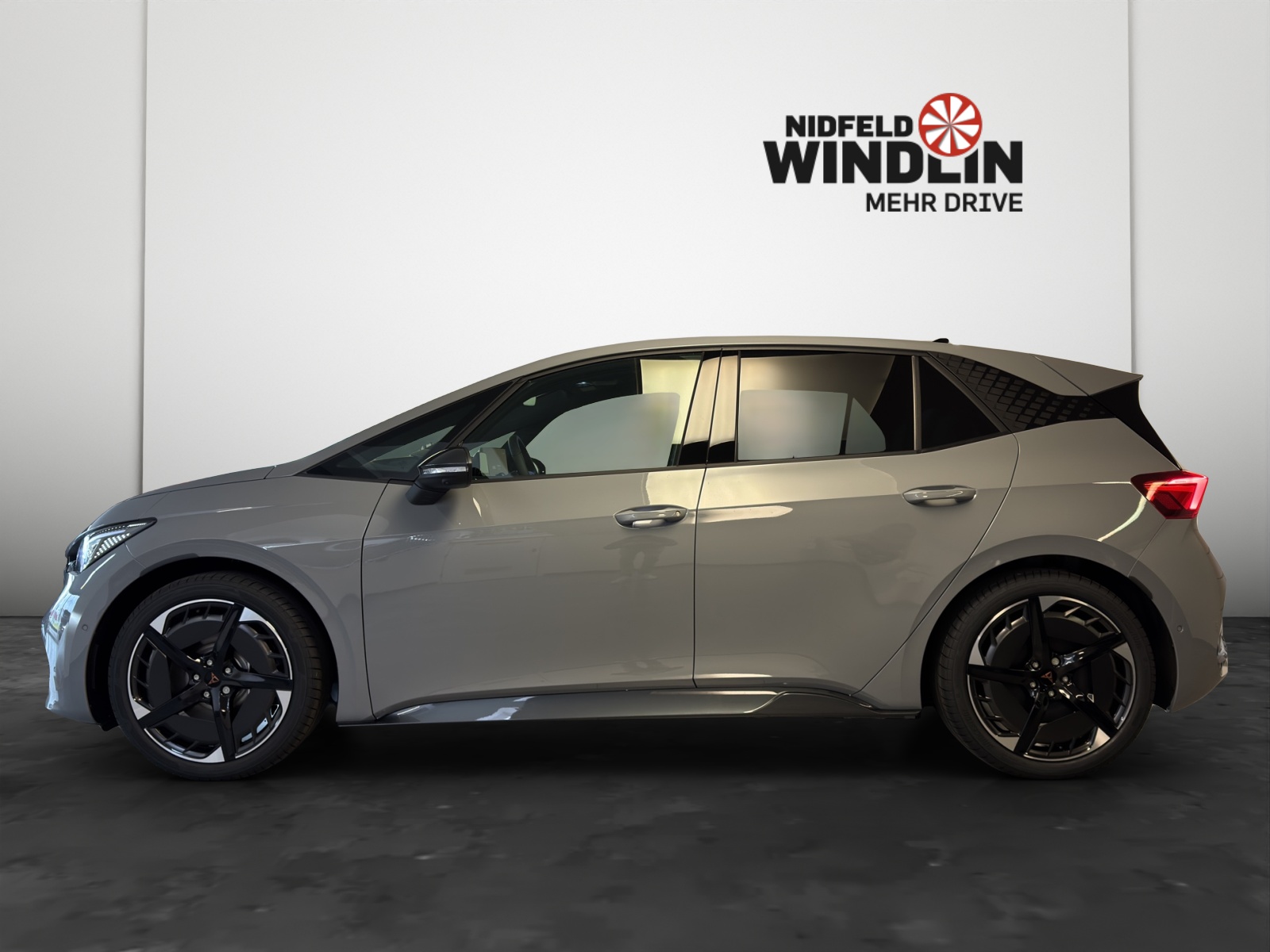 CUPRA Born 79 Kwh-showroom-element-2