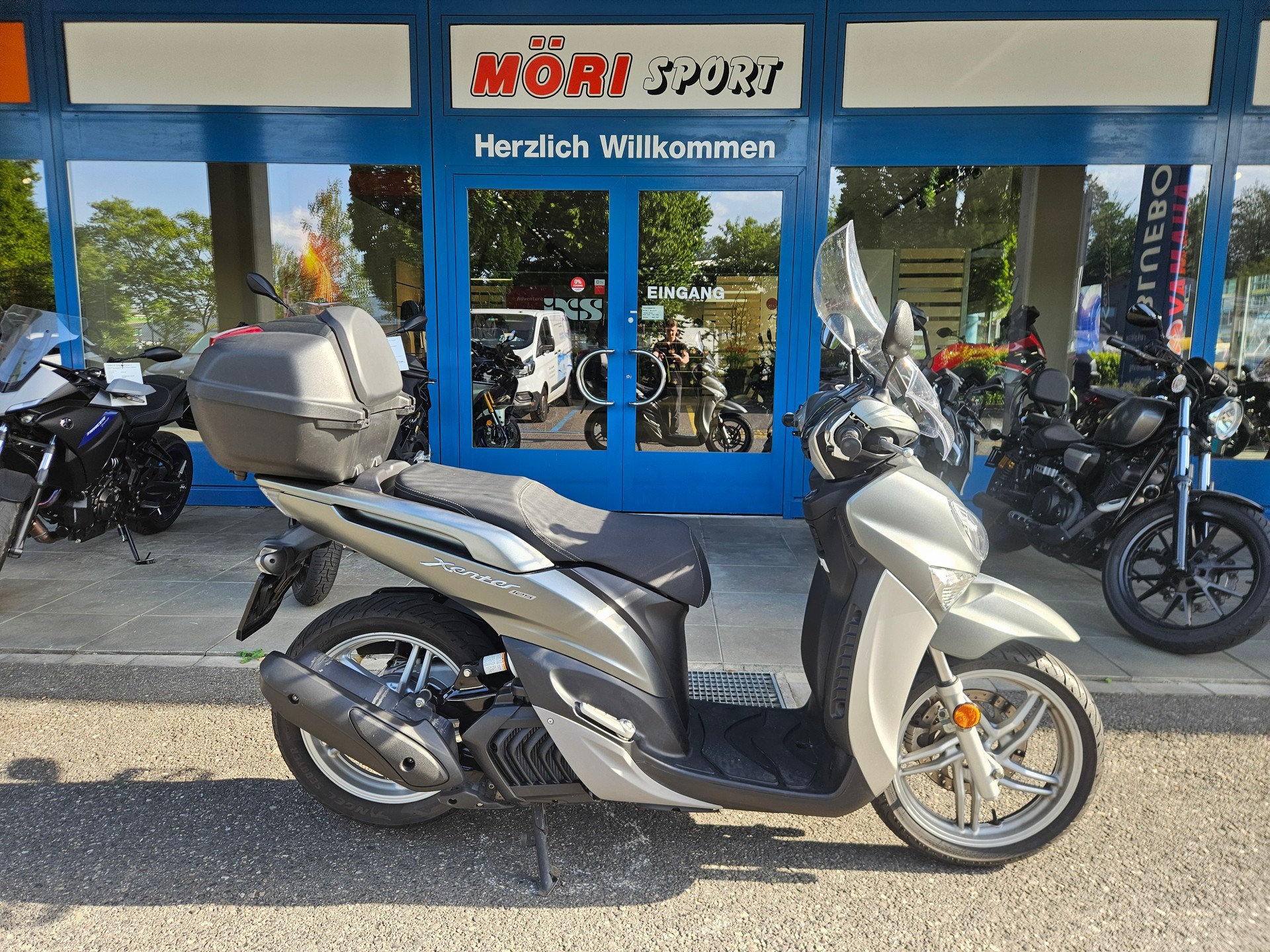 YAMAHA Xenter 125 UBS-showroom-element-3