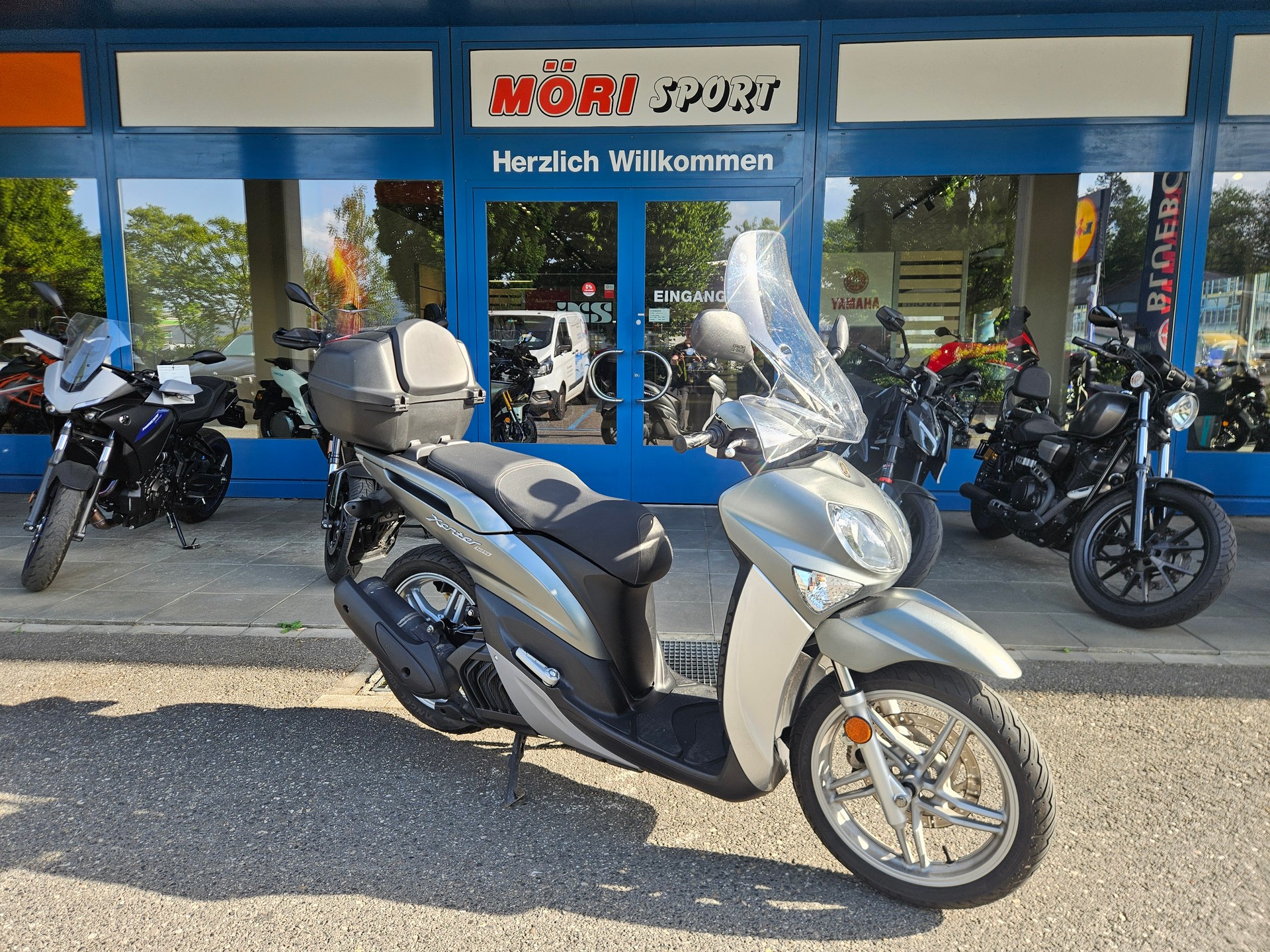 YAMAHA Xenter 125 UBS-showroom-element-2