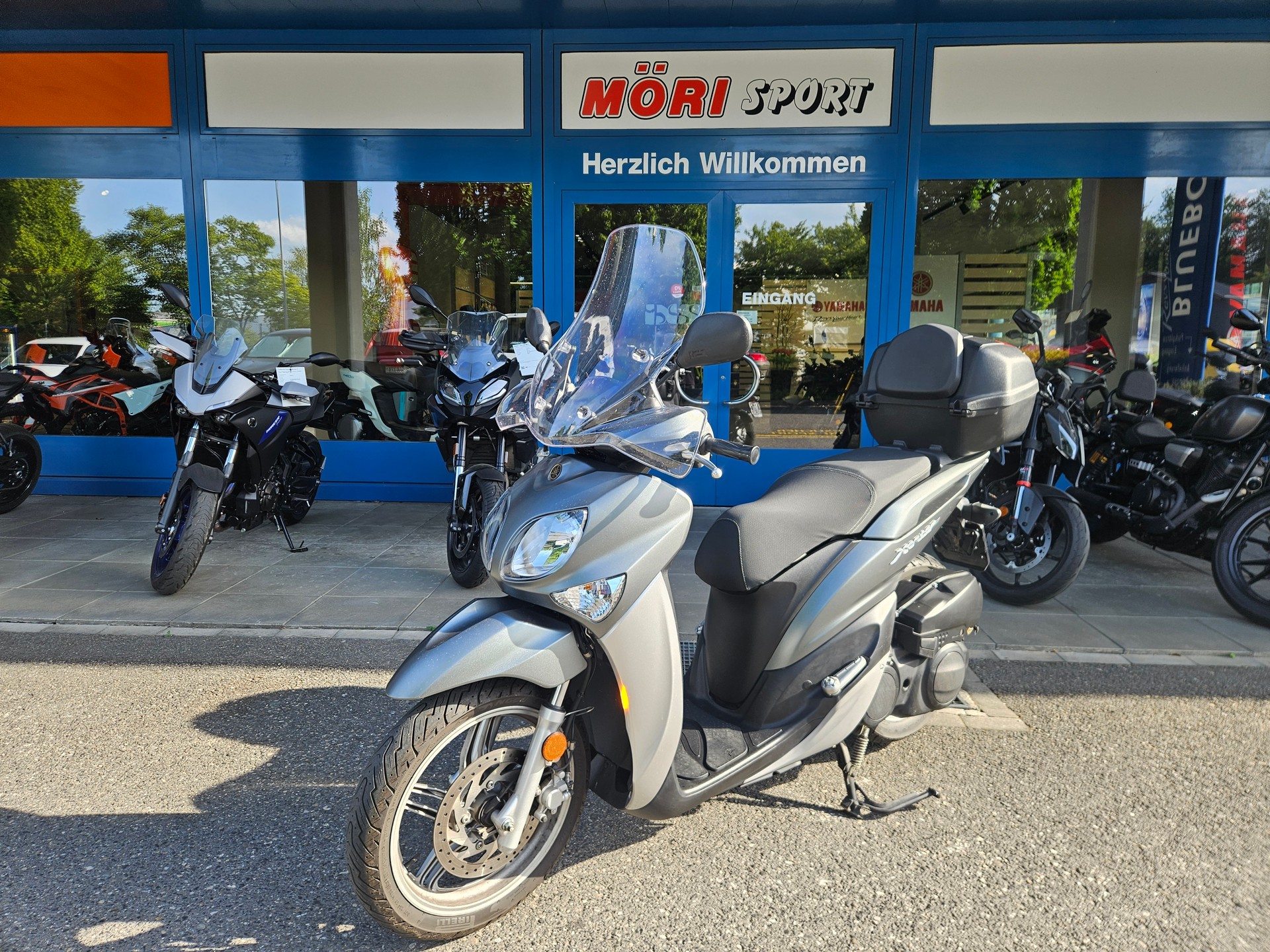 YAMAHA Xenter 125 UBS-showroom-element-1