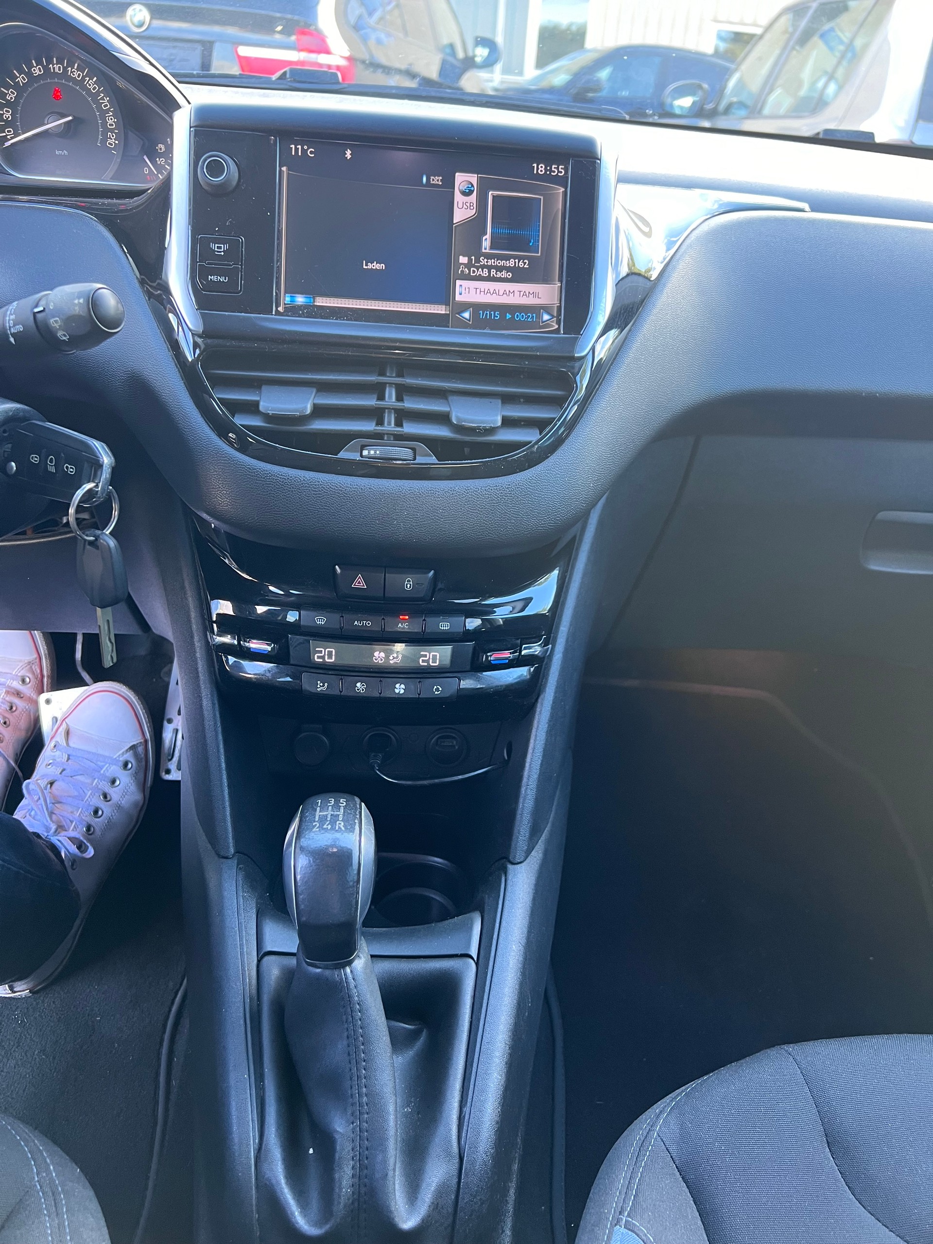 PEUGEOT 208 1.6 VTI Allure-image-5
