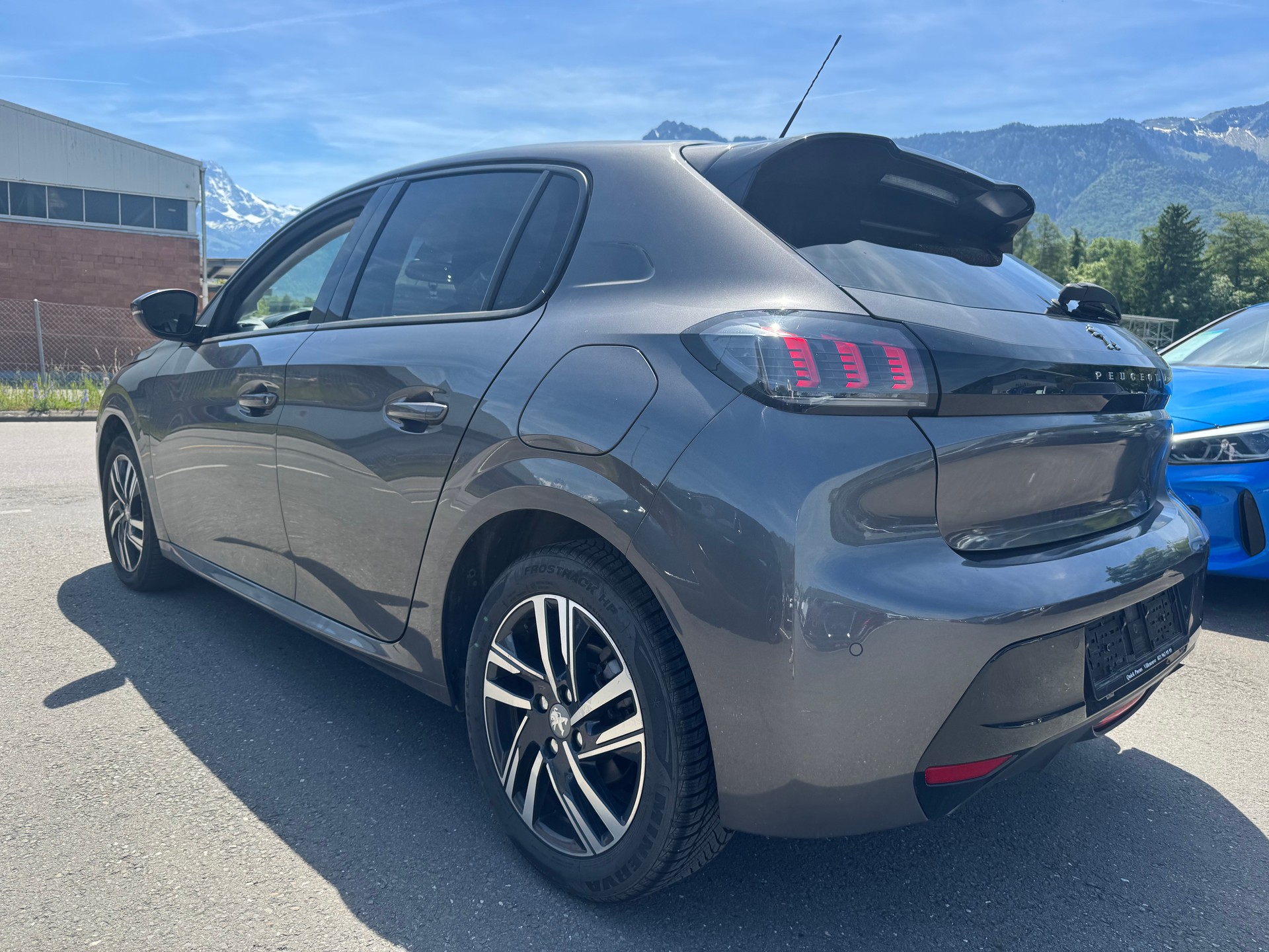 PEUGEOT 208 1.2 PureTech Allure EAT8-image-5
