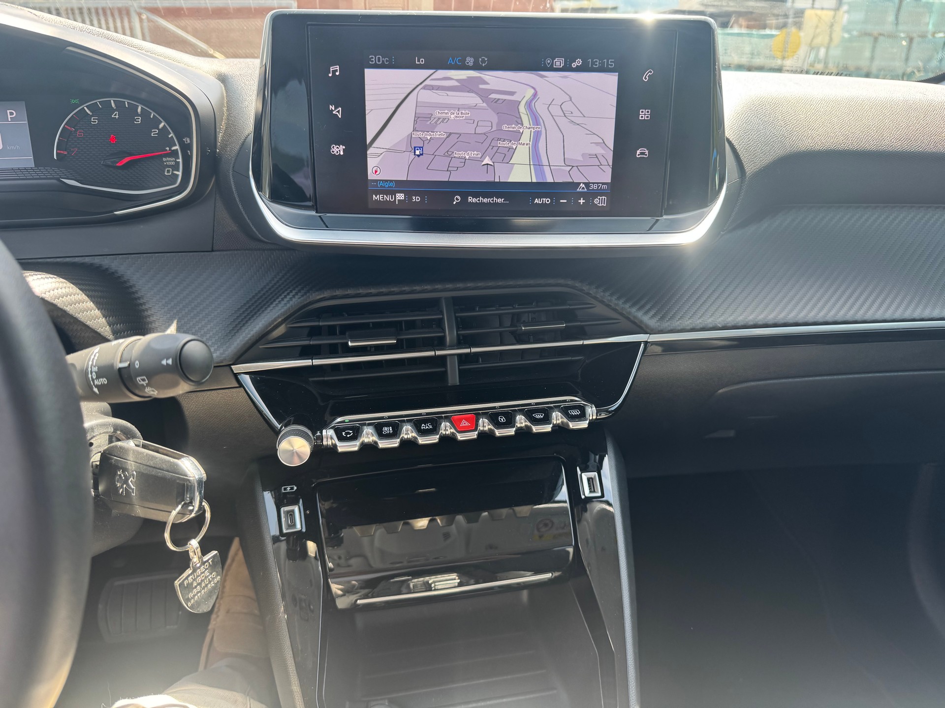 PEUGEOT 208 1.2 PureTech Allure EAT8-image-15