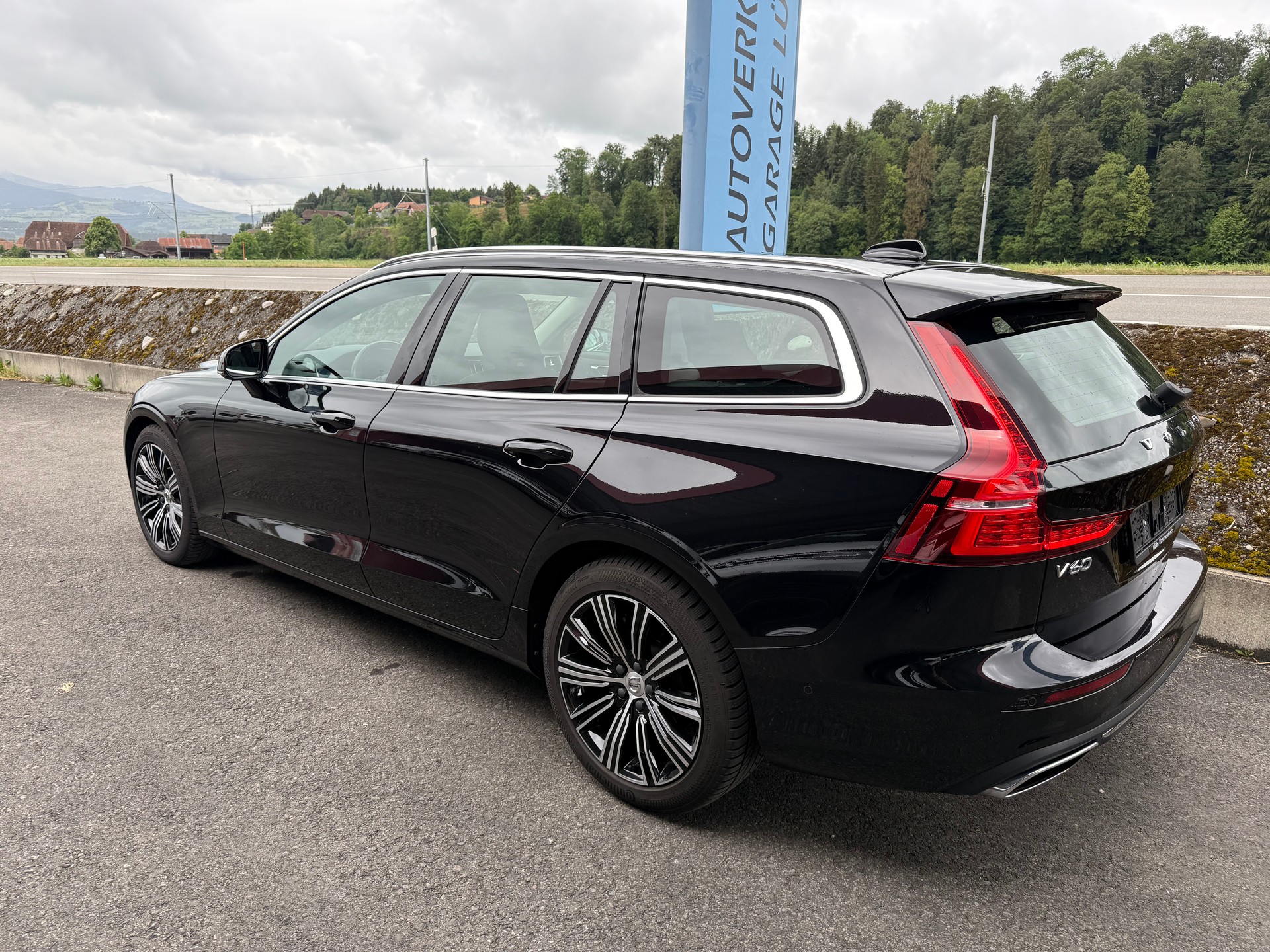 VOLVO V60 B4 Diesel Mild Hybrid Inscription Geartronic-image-1