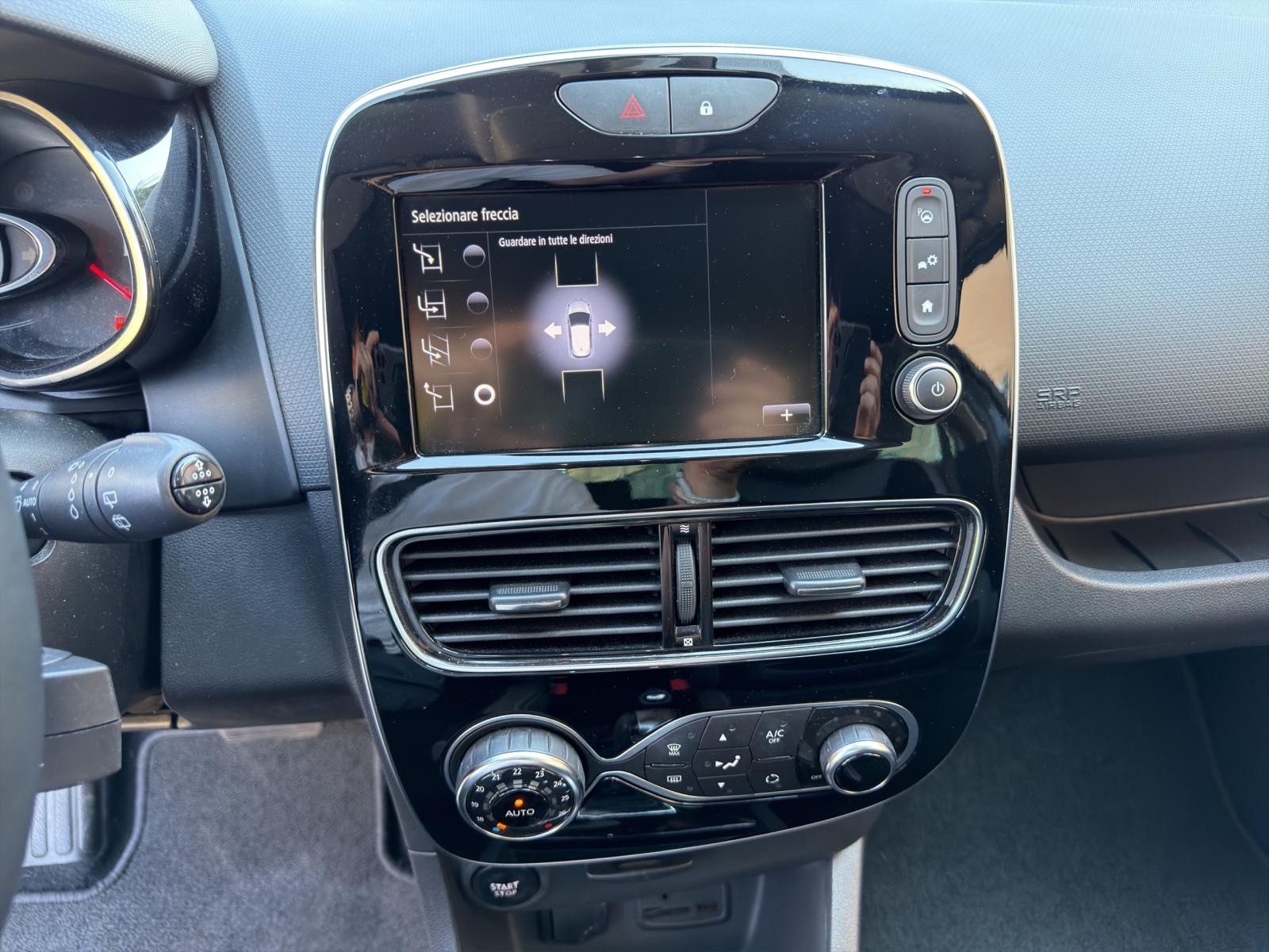 RENAULT Clio 1.2 16V T Swiss Edition EDC-image-14