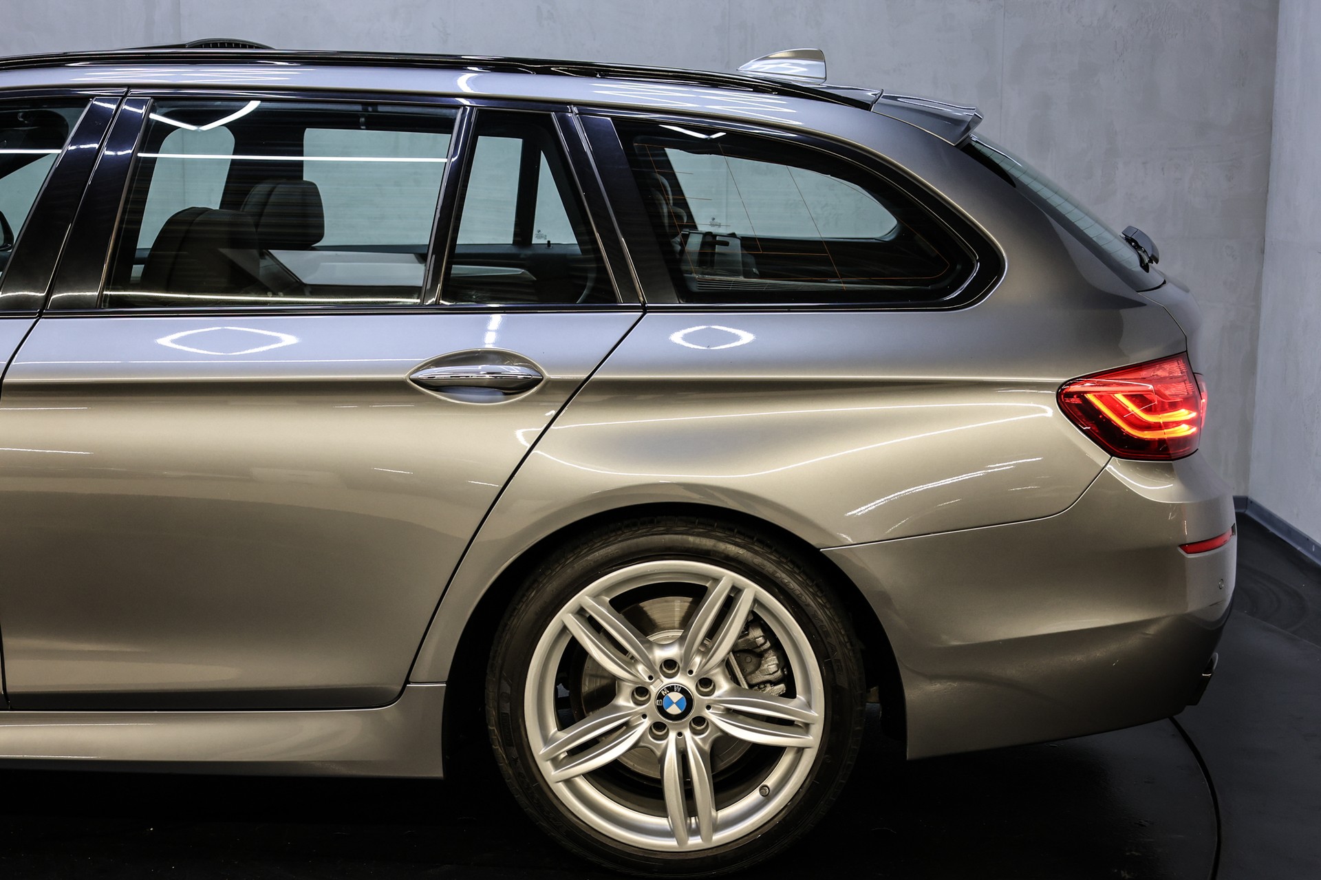 BMW M 550d xDrive Touring M Paket-image-13