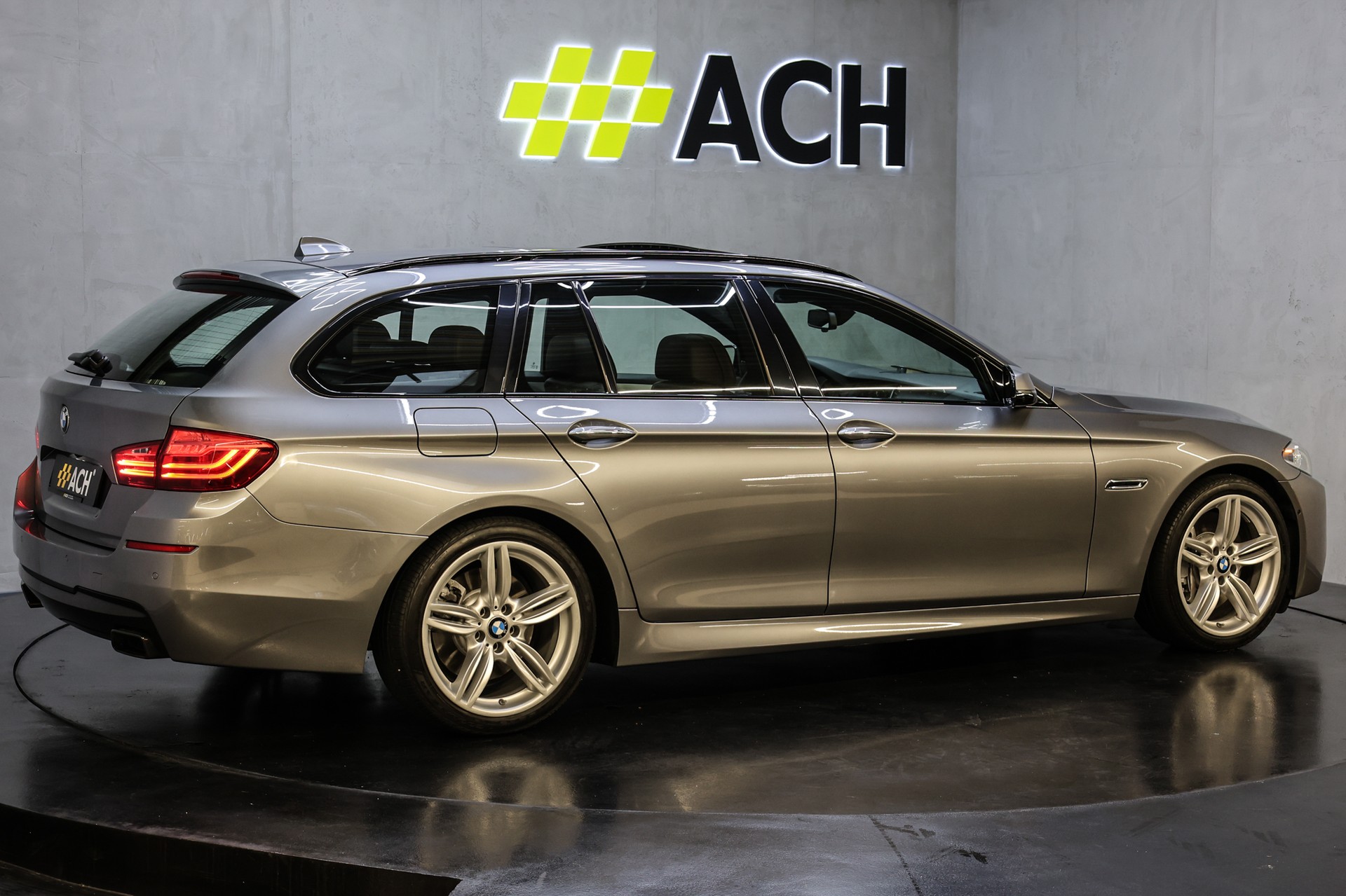 BMW M 550d xDrive Touring M Paket-image-11